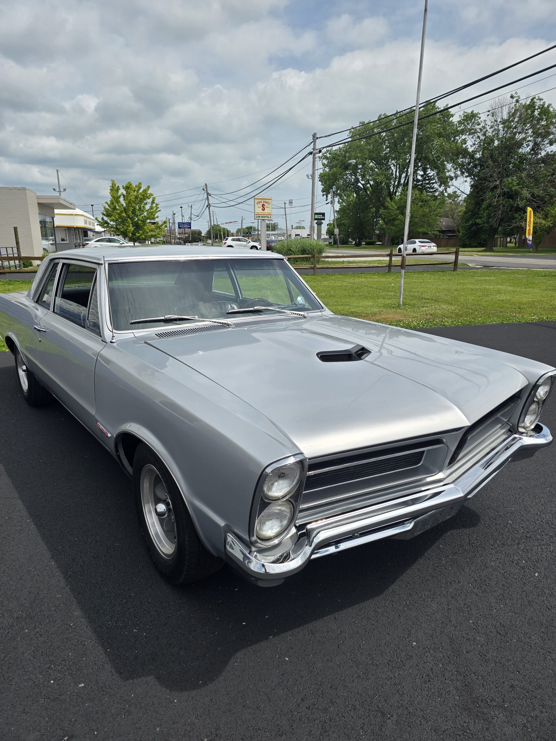 1965 Pontiac Tempest (GTO Replica)