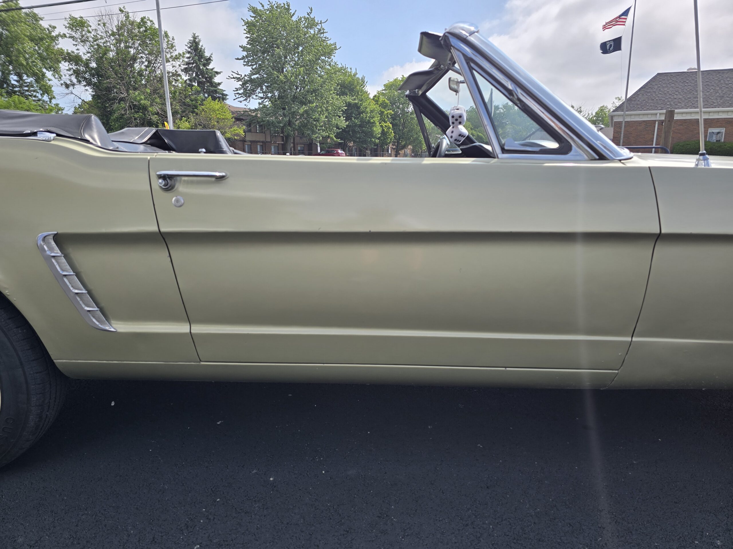 
								1965 Ford Mustang Convertible full									