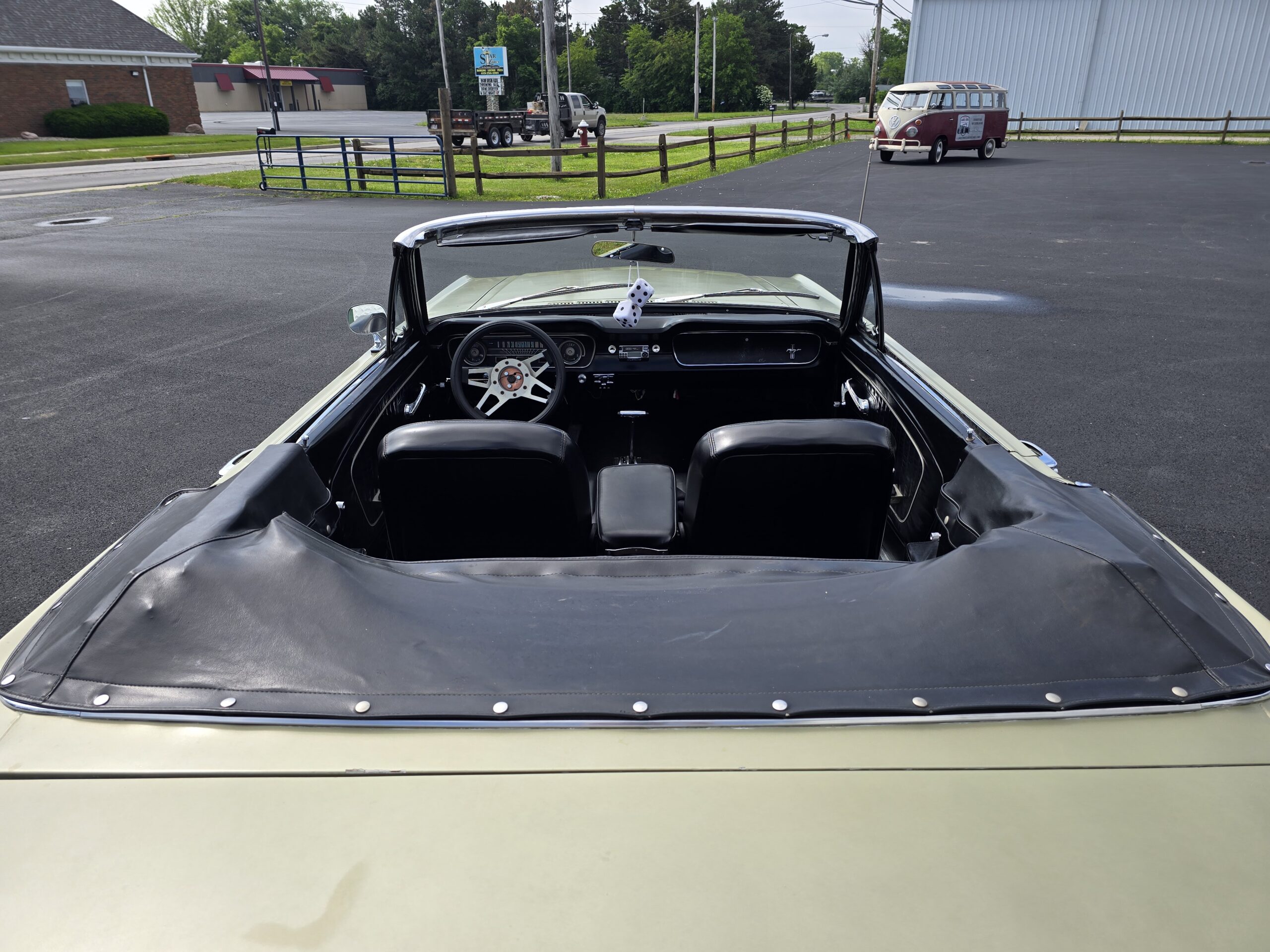 
								1965 Ford Mustang Convertible full									