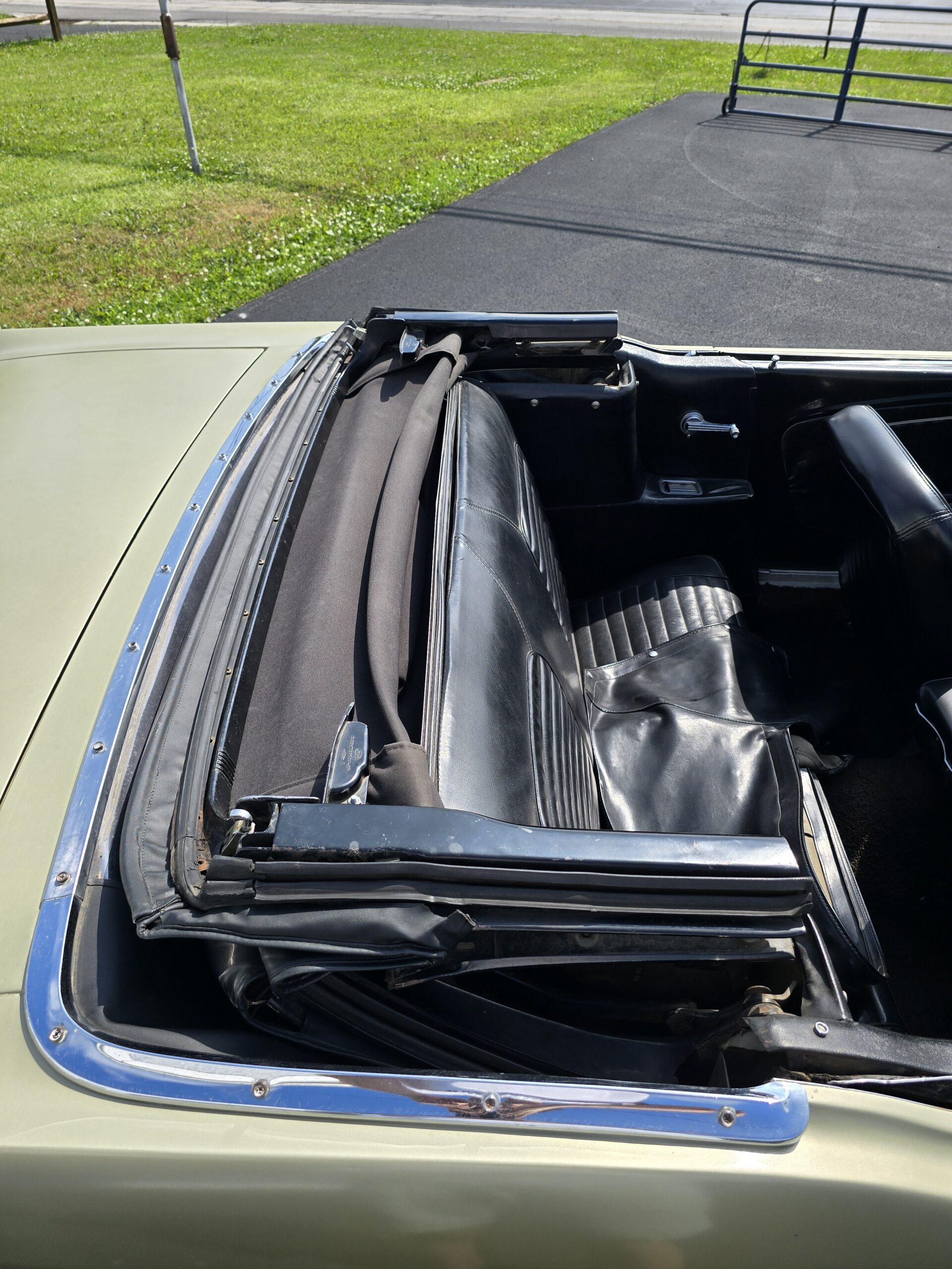 
								1965 Ford Mustang Convertible full									