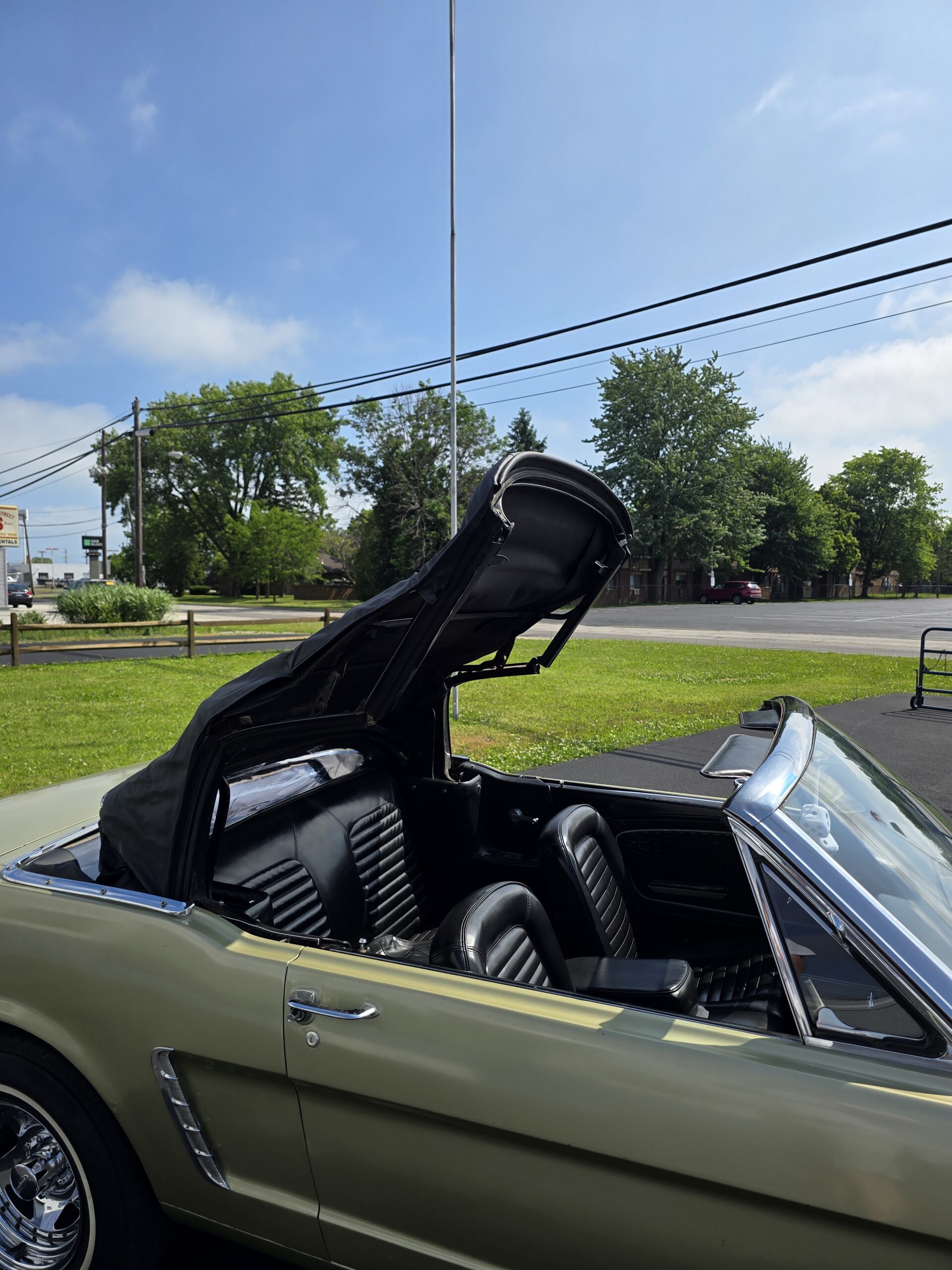 
								1965 Ford Mustang Convertible full									