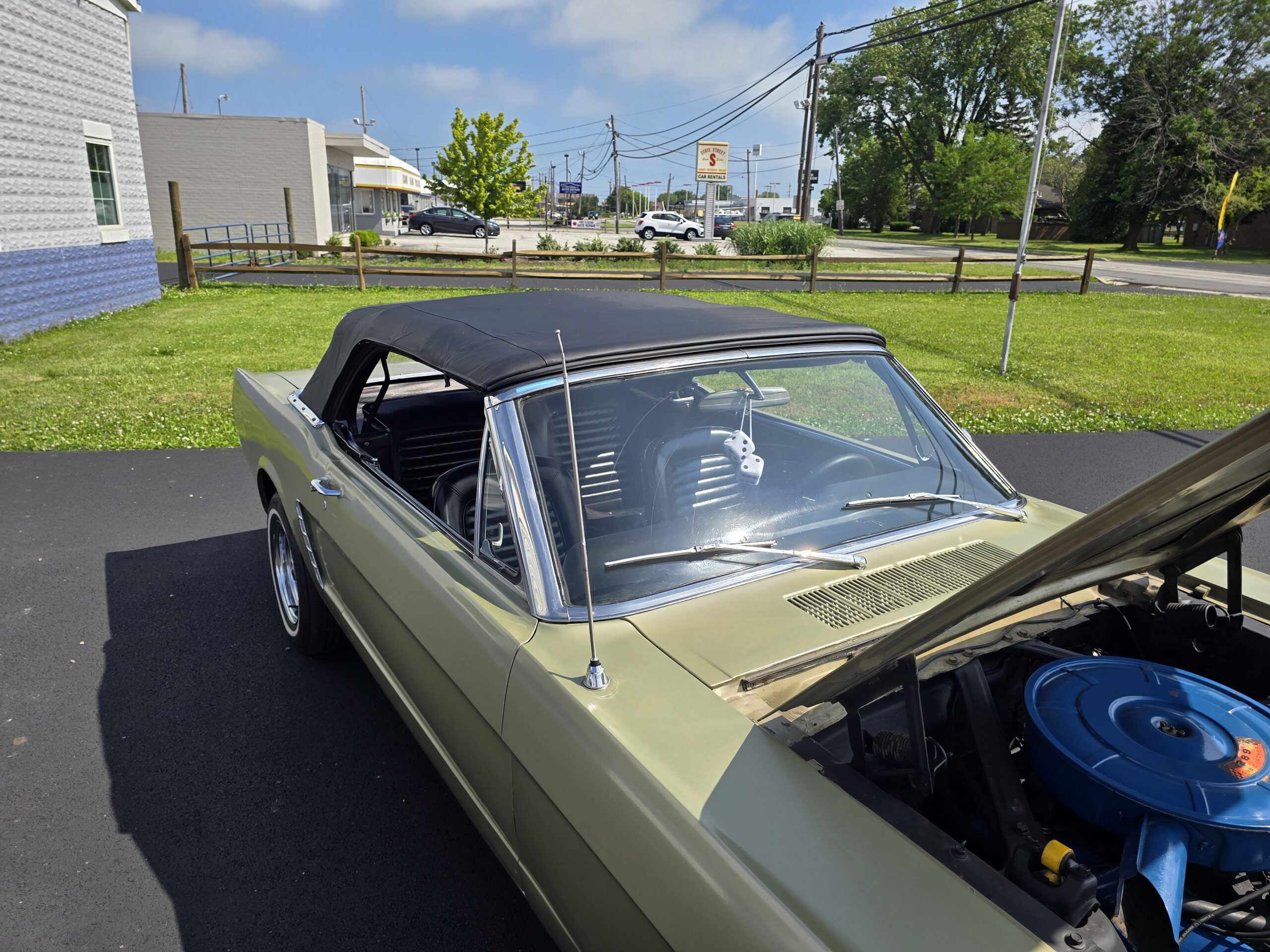 
								1965 Ford Mustang Convertible full									