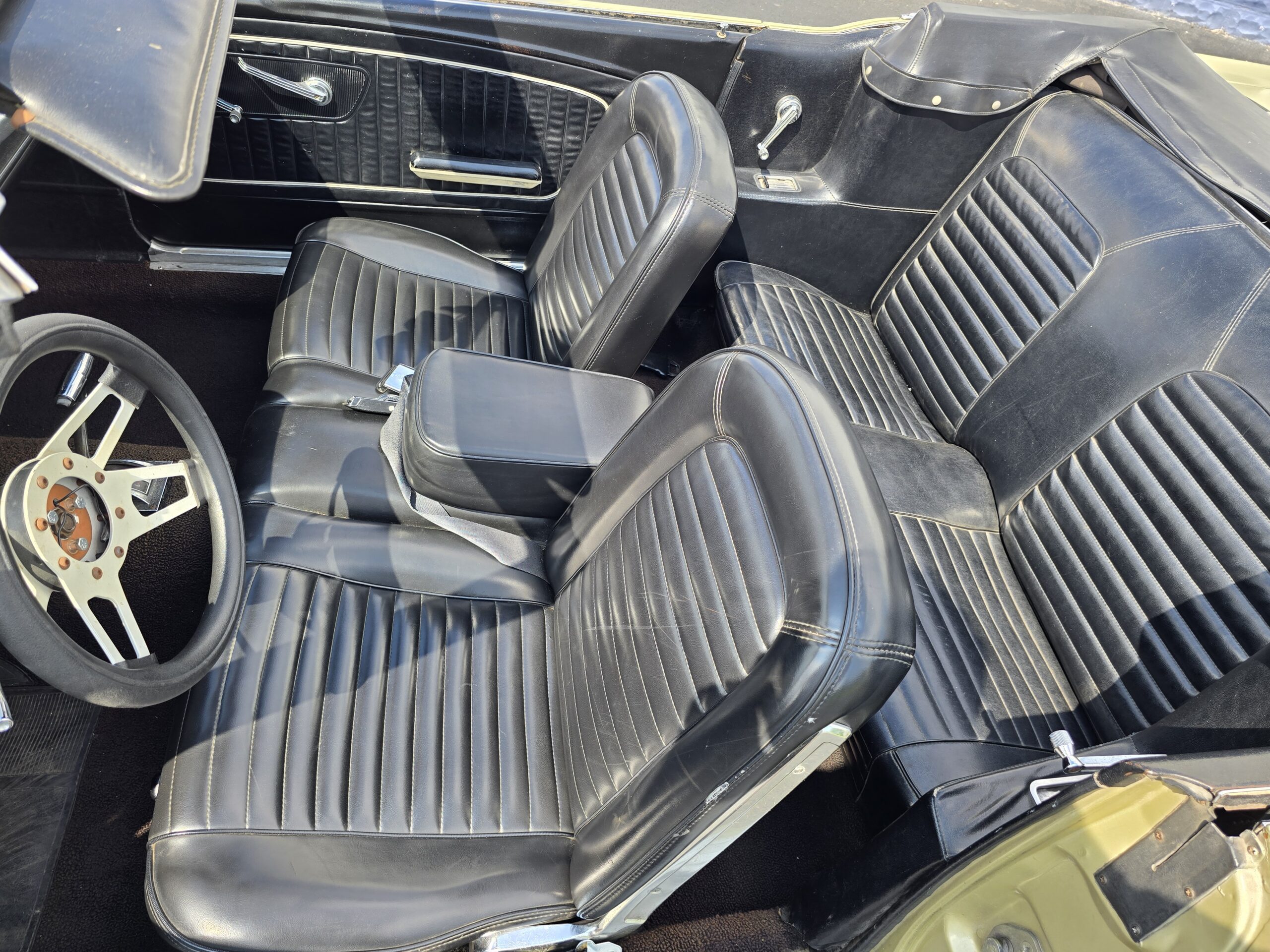 
								1965 Ford Mustang Convertible full									