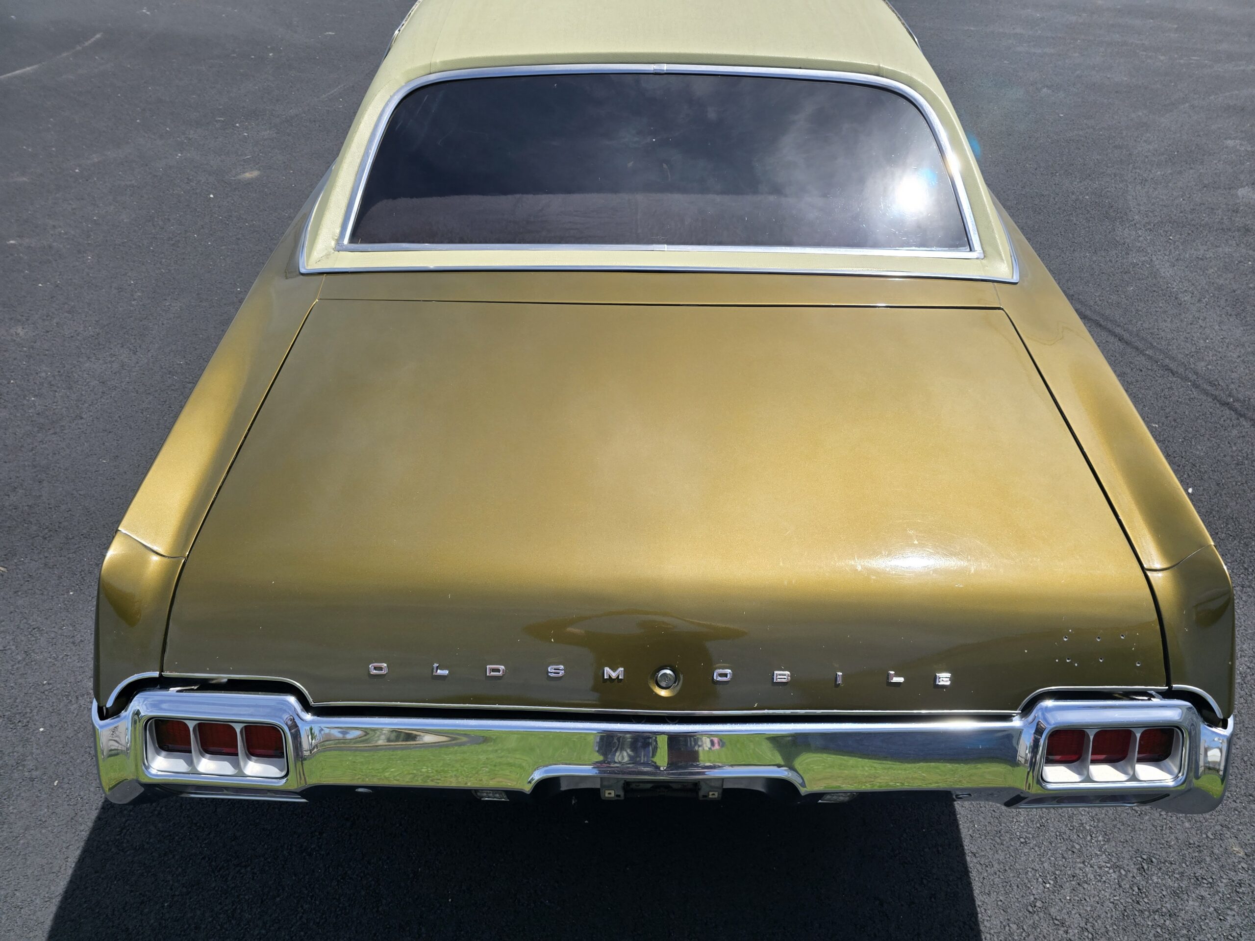 
								1972 Oldsmobile Cutlass Supreme full									
