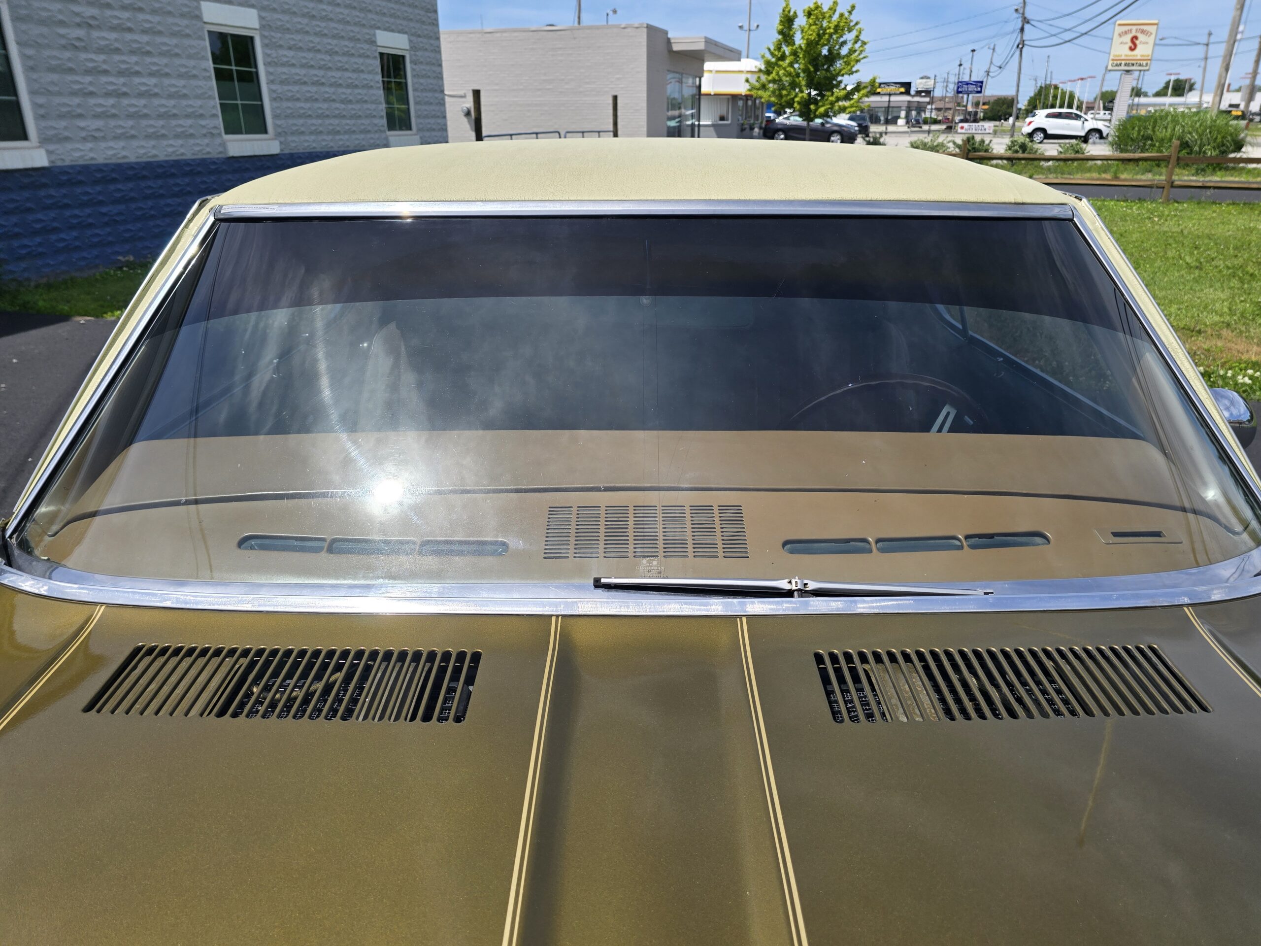 
								1972 Oldsmobile Cutlass Supreme full									