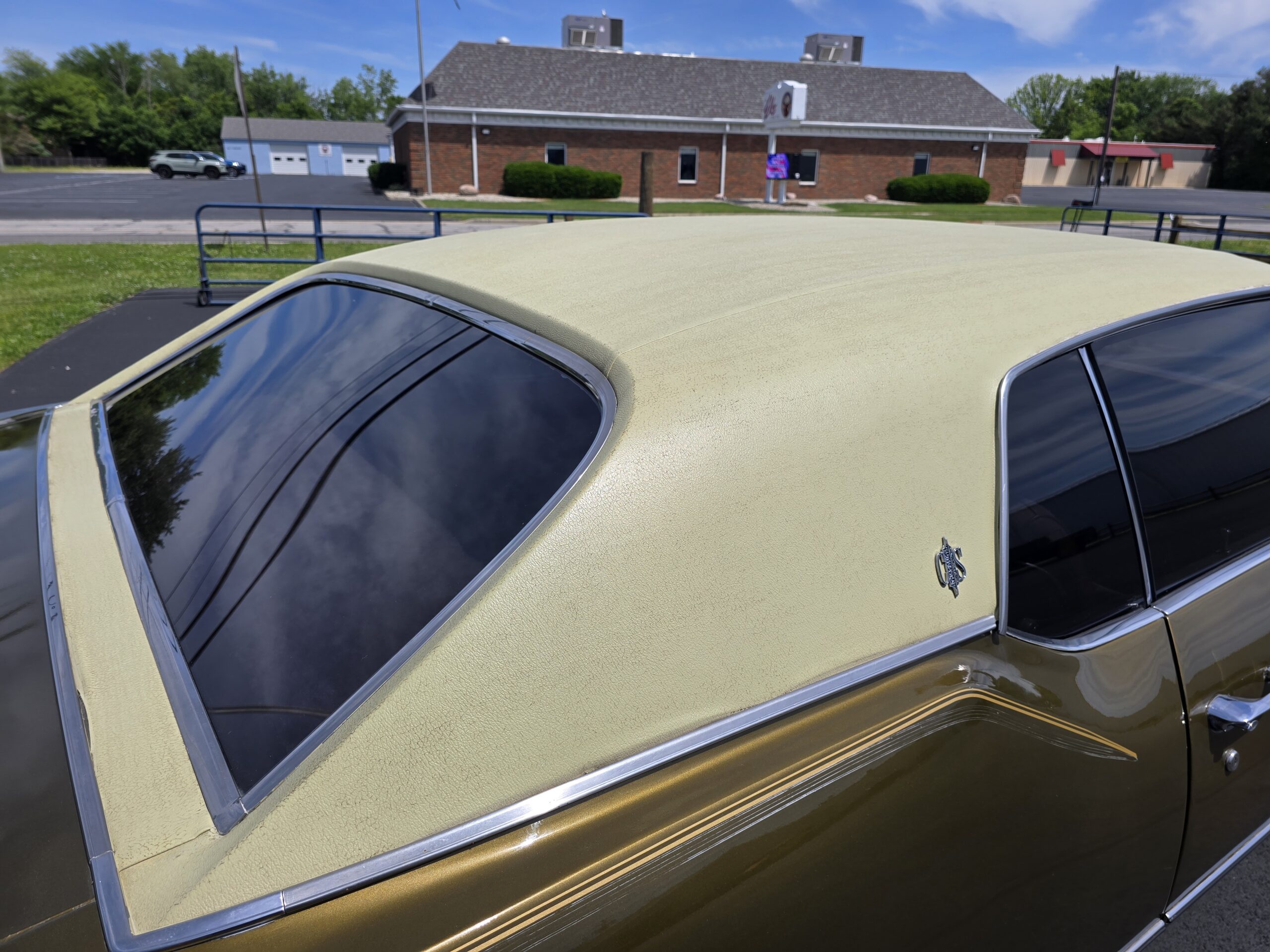 
								1972 Oldsmobile Cutlass Supreme full									
