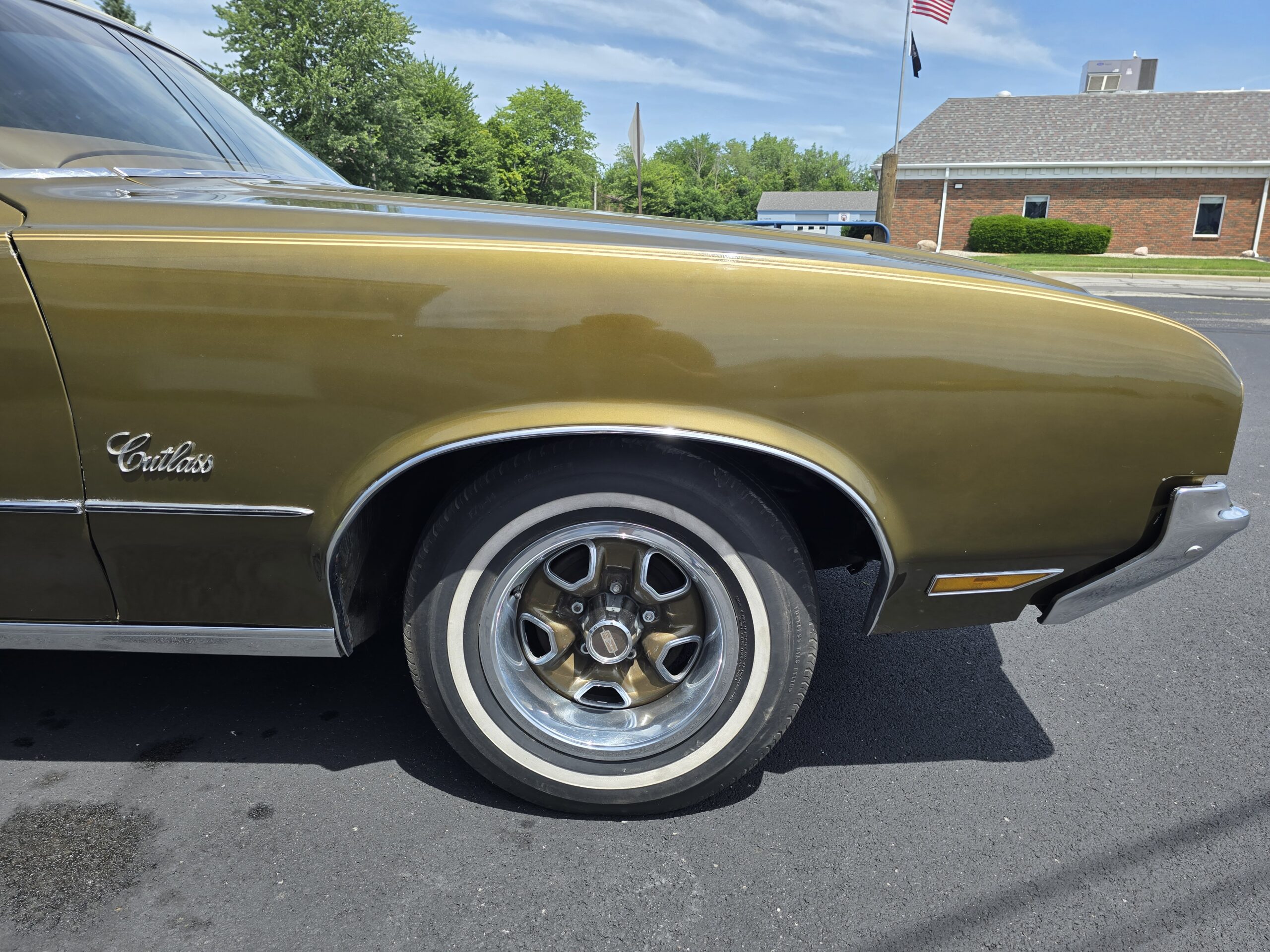 
								1972 Oldsmobile Cutlass Supreme full									