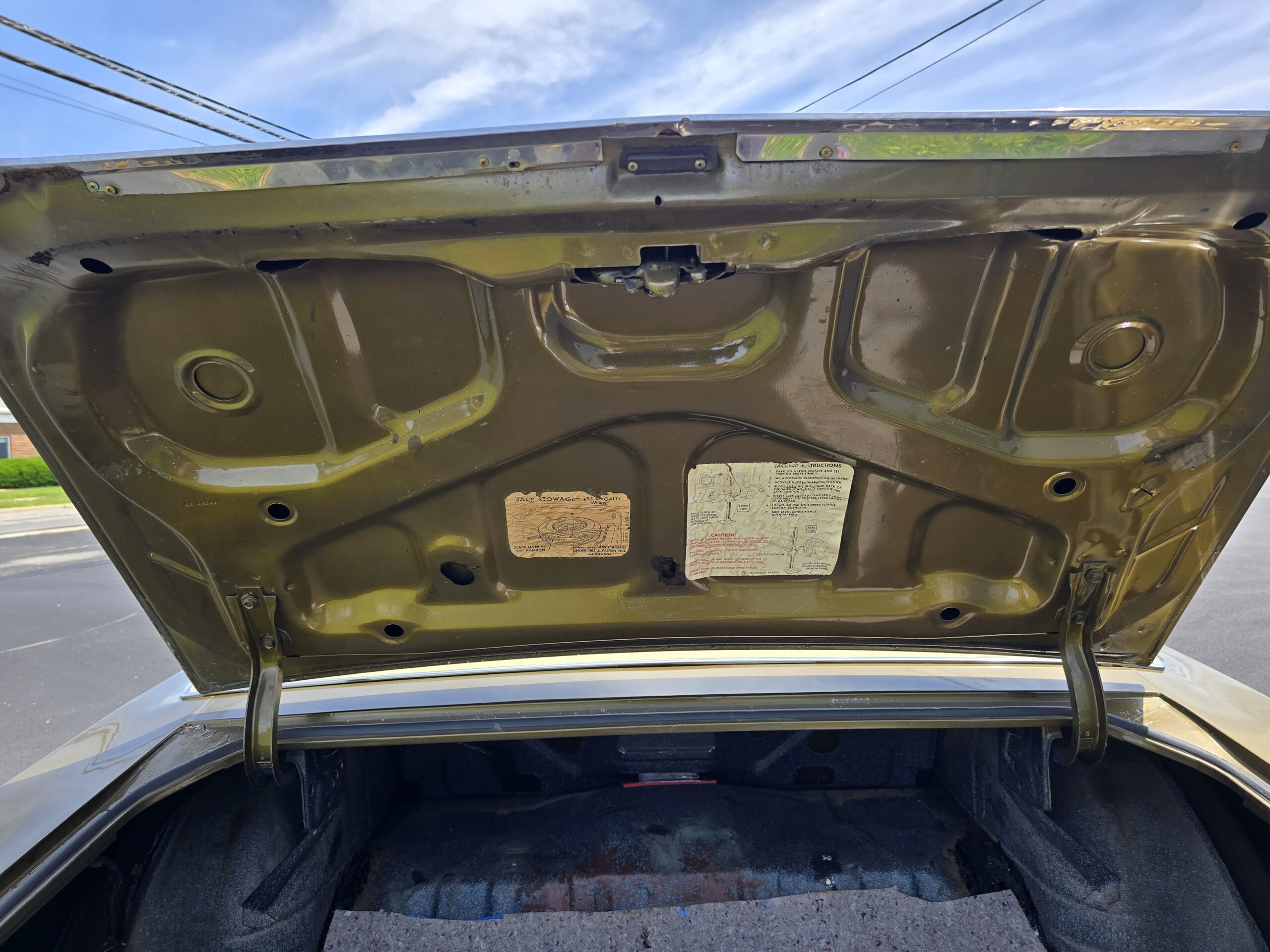 
								1972 Oldsmobile Cutlass Supreme full									