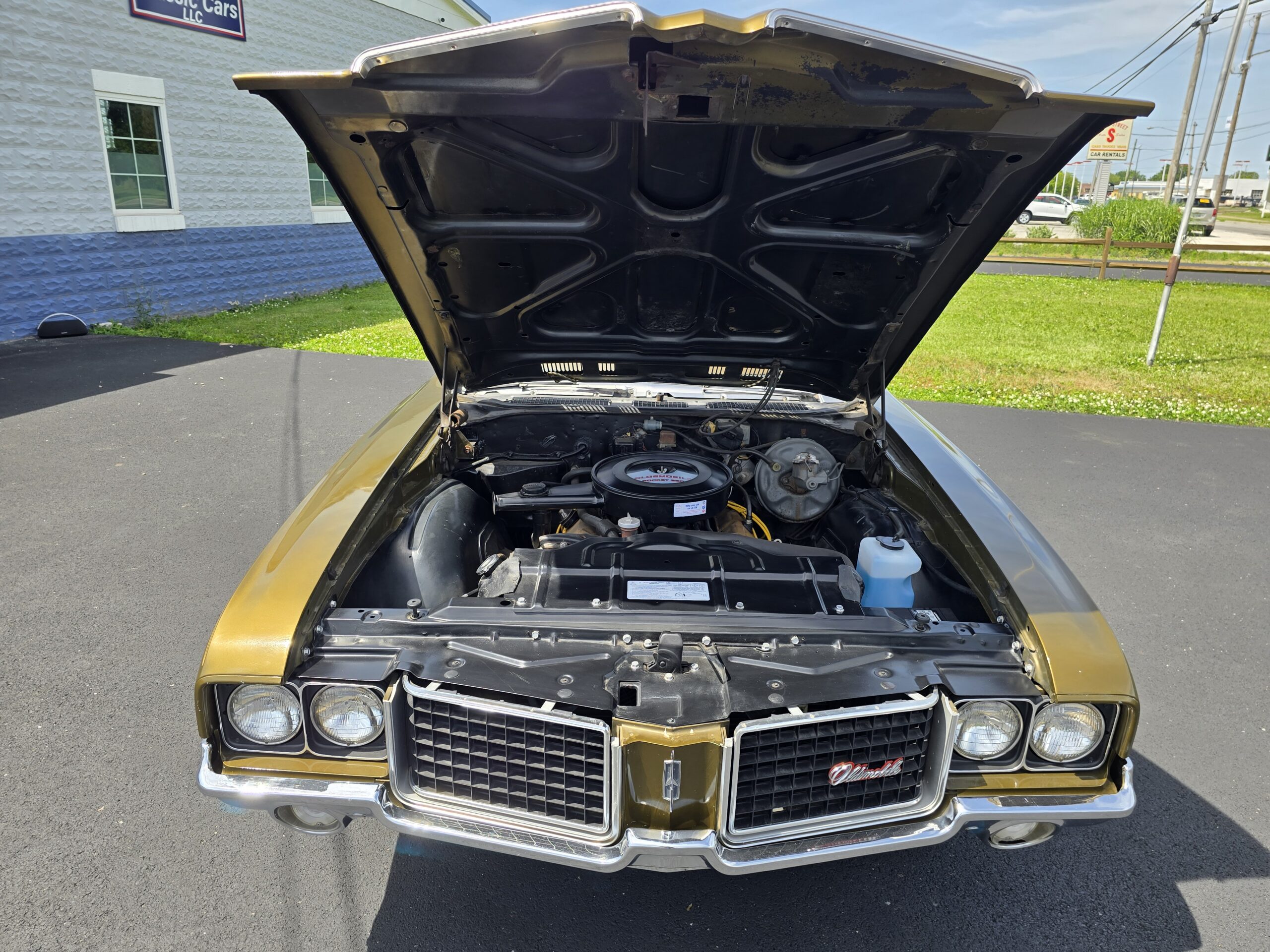 
								1972 Oldsmobile Cutlass Supreme full									