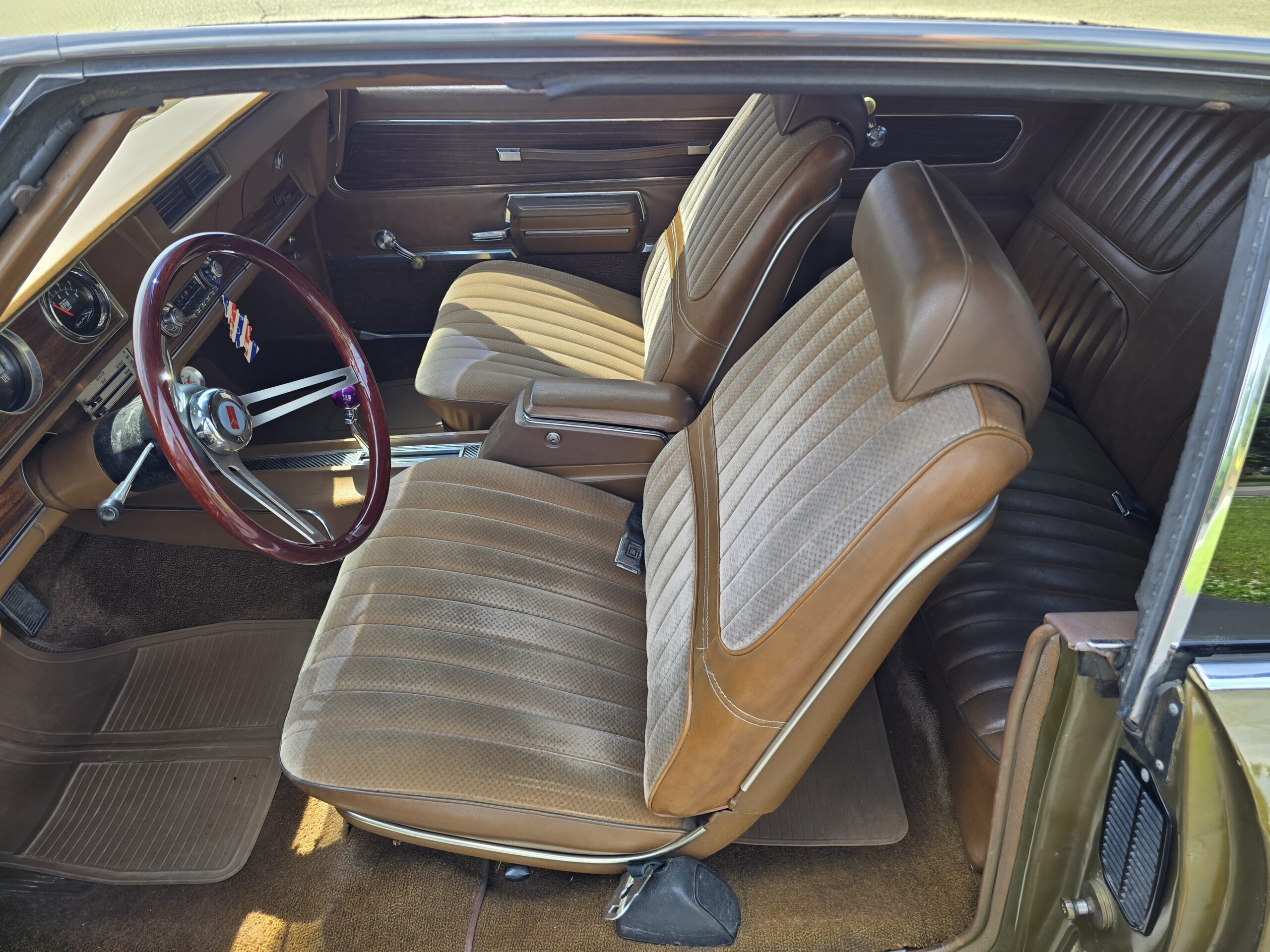 
								1972 Oldsmobile Cutlass Supreme full									