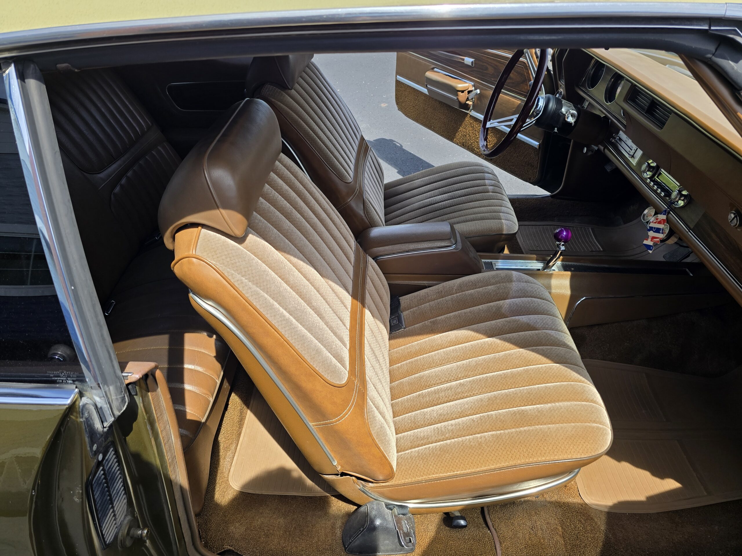 
								1972 Oldsmobile Cutlass Supreme full									