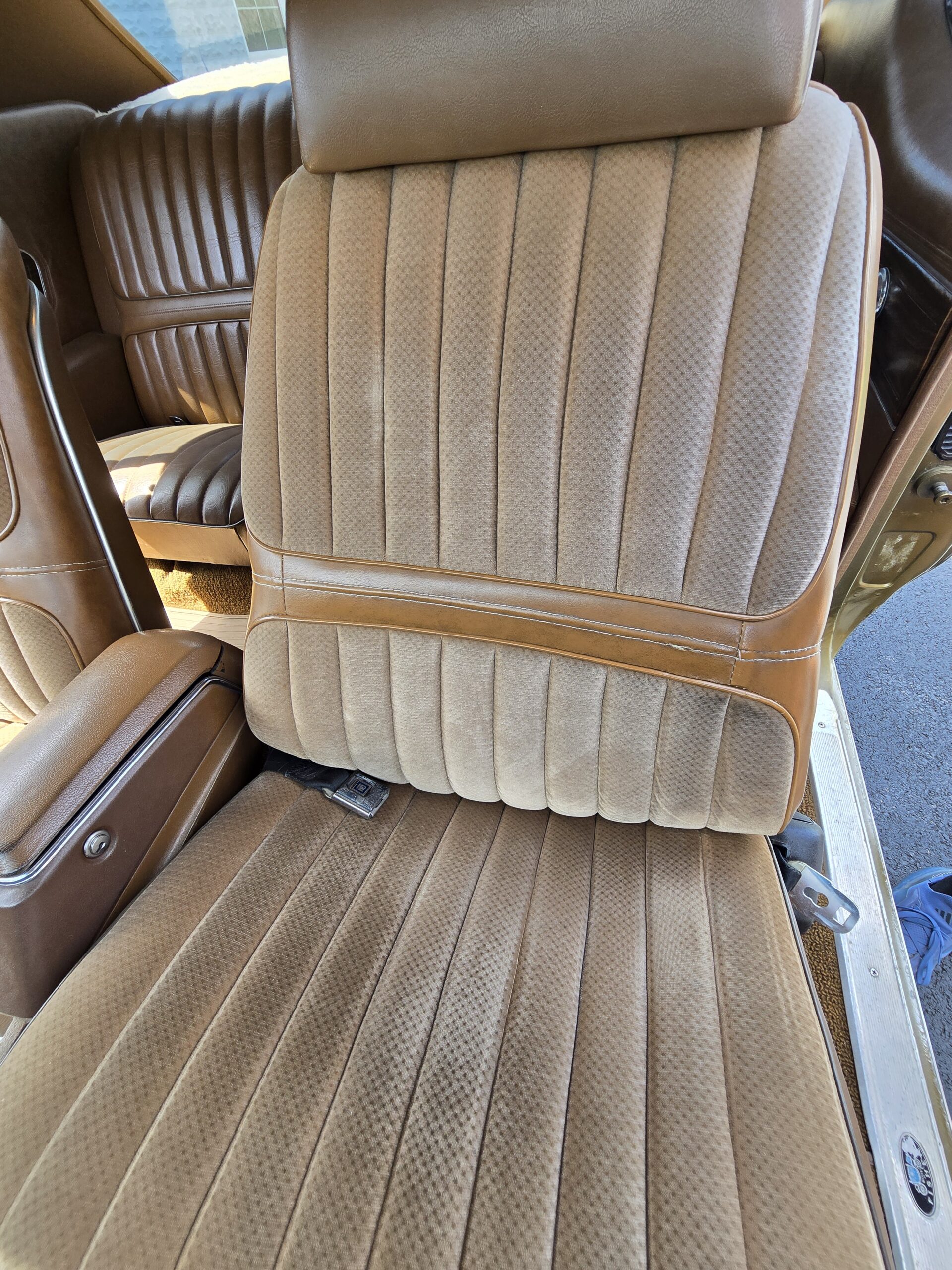 
								1972 Oldsmobile Cutlass Supreme full									