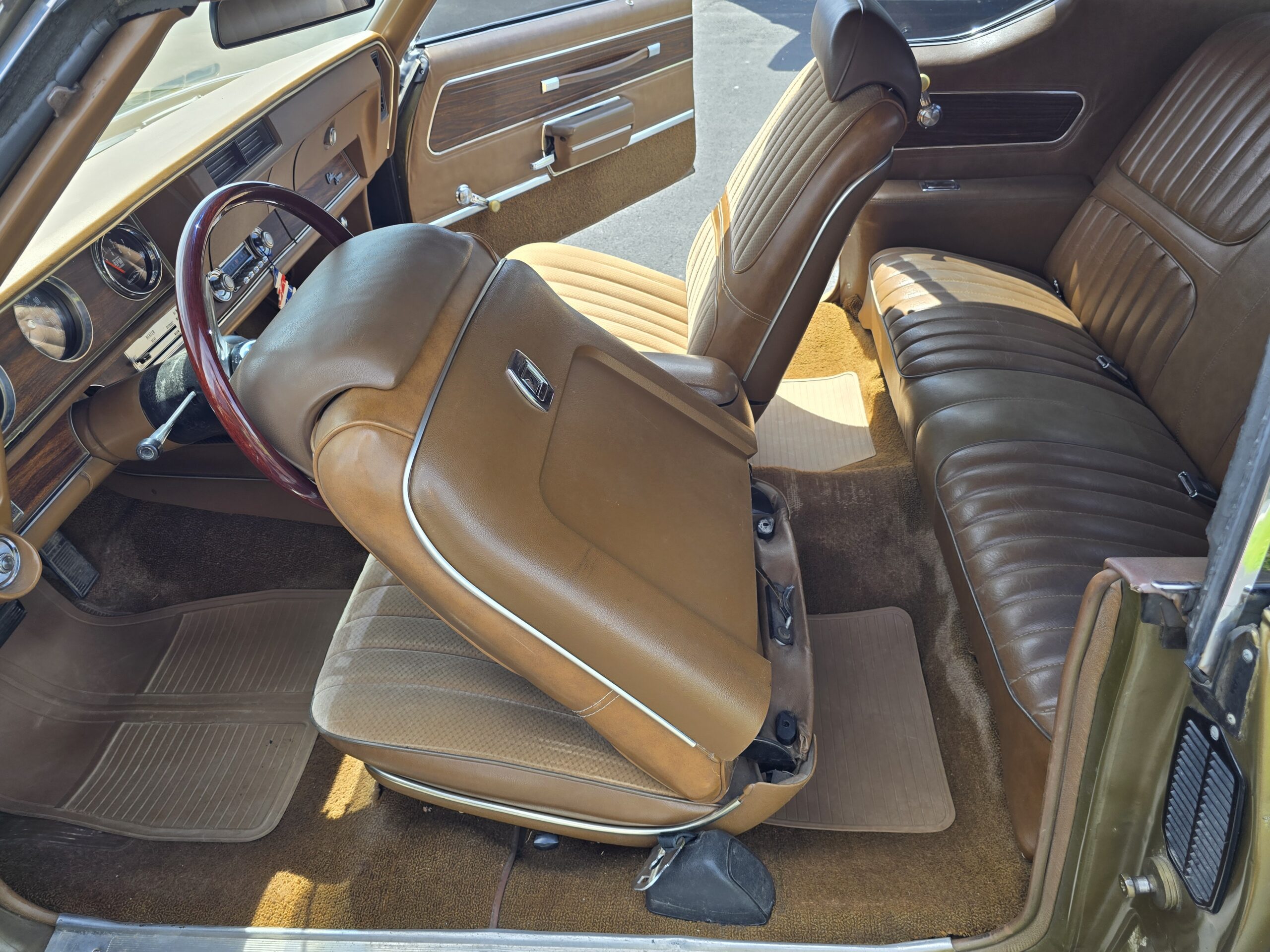 
								1972 Oldsmobile Cutlass Supreme full									