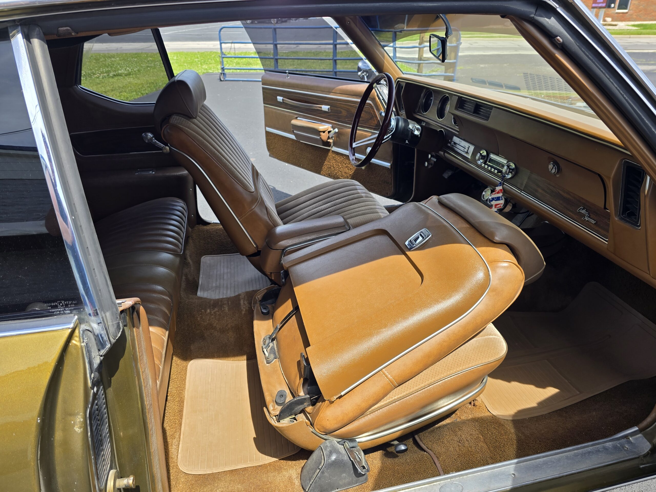 
								1972 Oldsmobile Cutlass Supreme full									