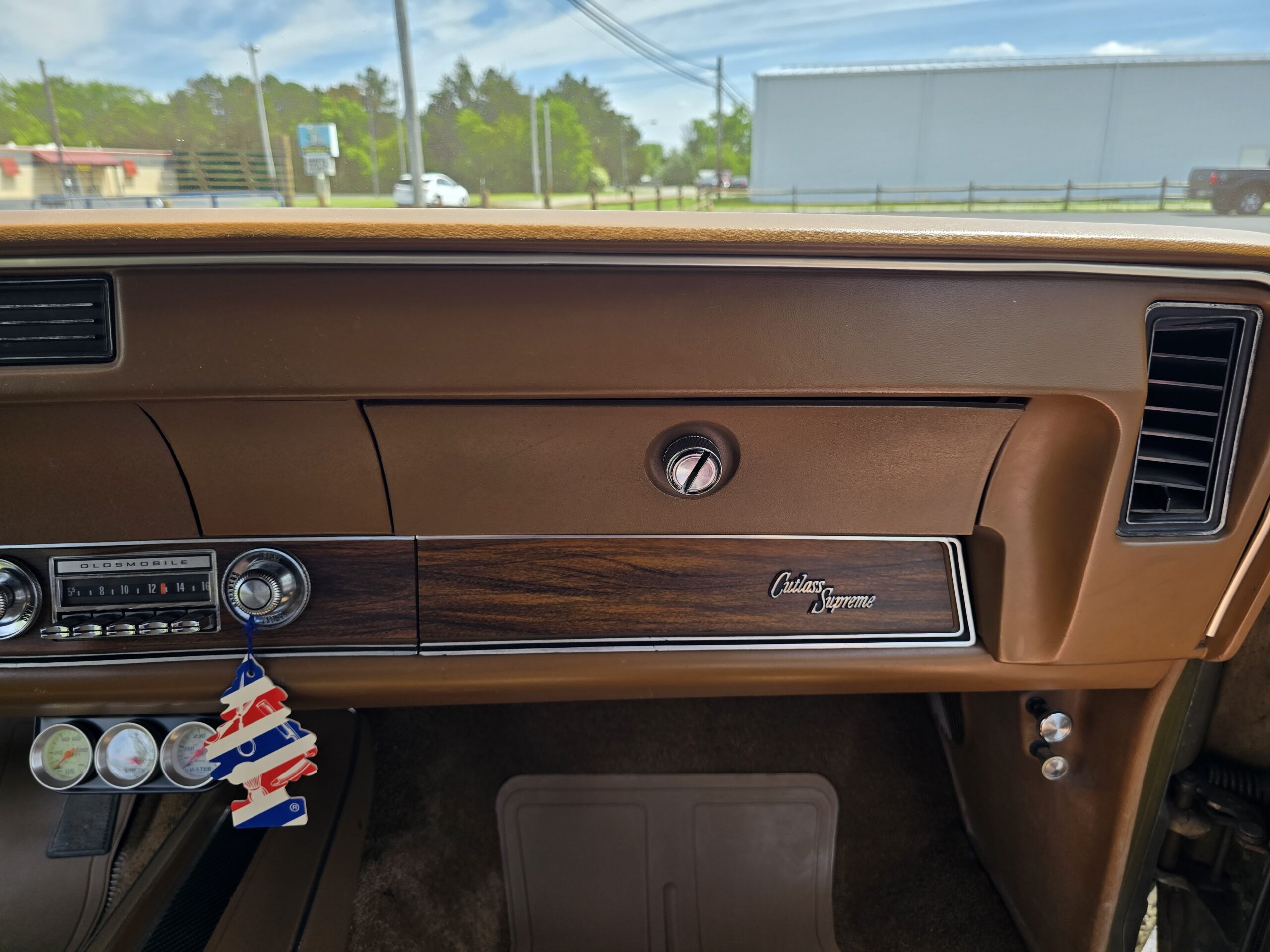 
								1972 Oldsmobile Cutlass Supreme full									