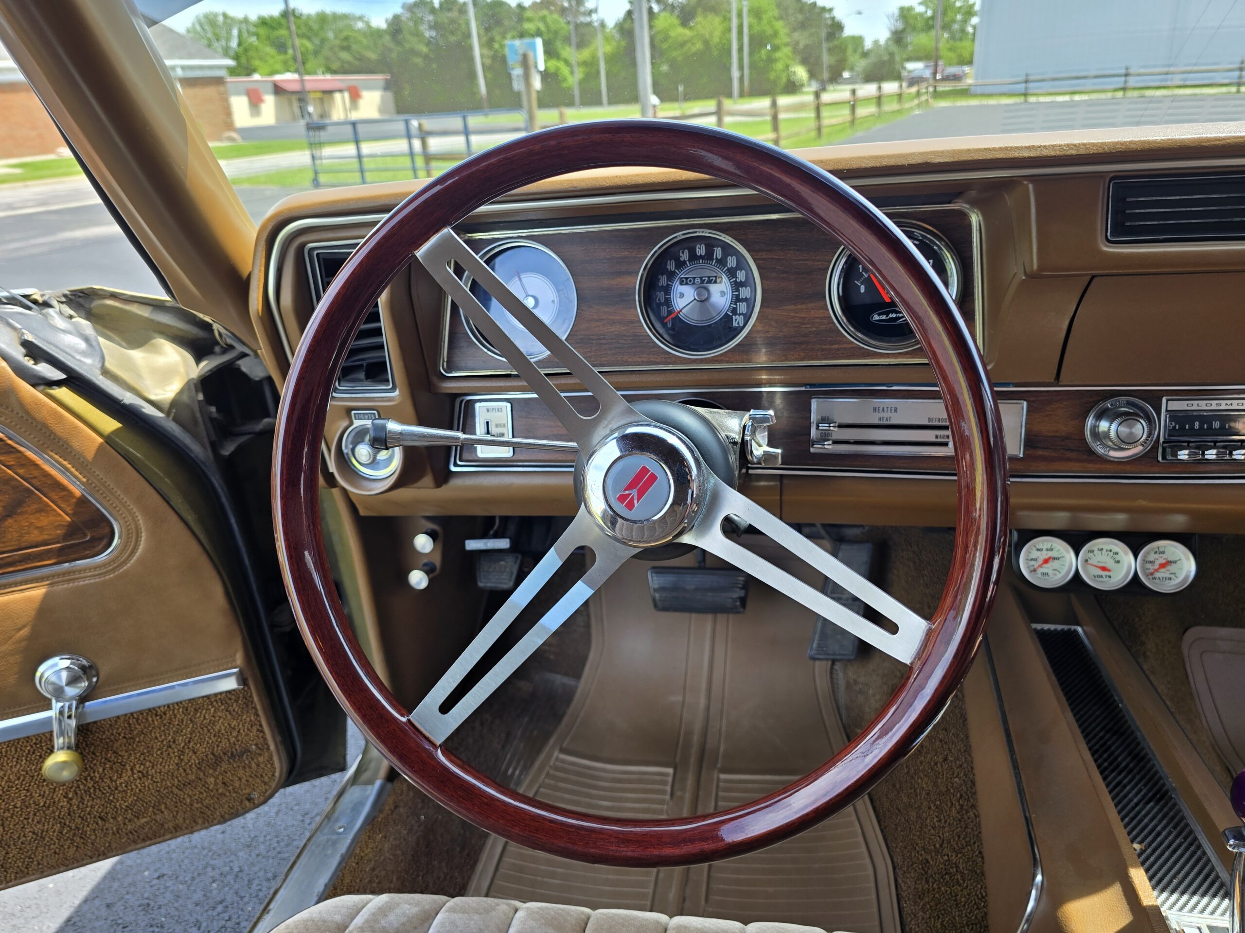 
								1972 Oldsmobile Cutlass Supreme full									