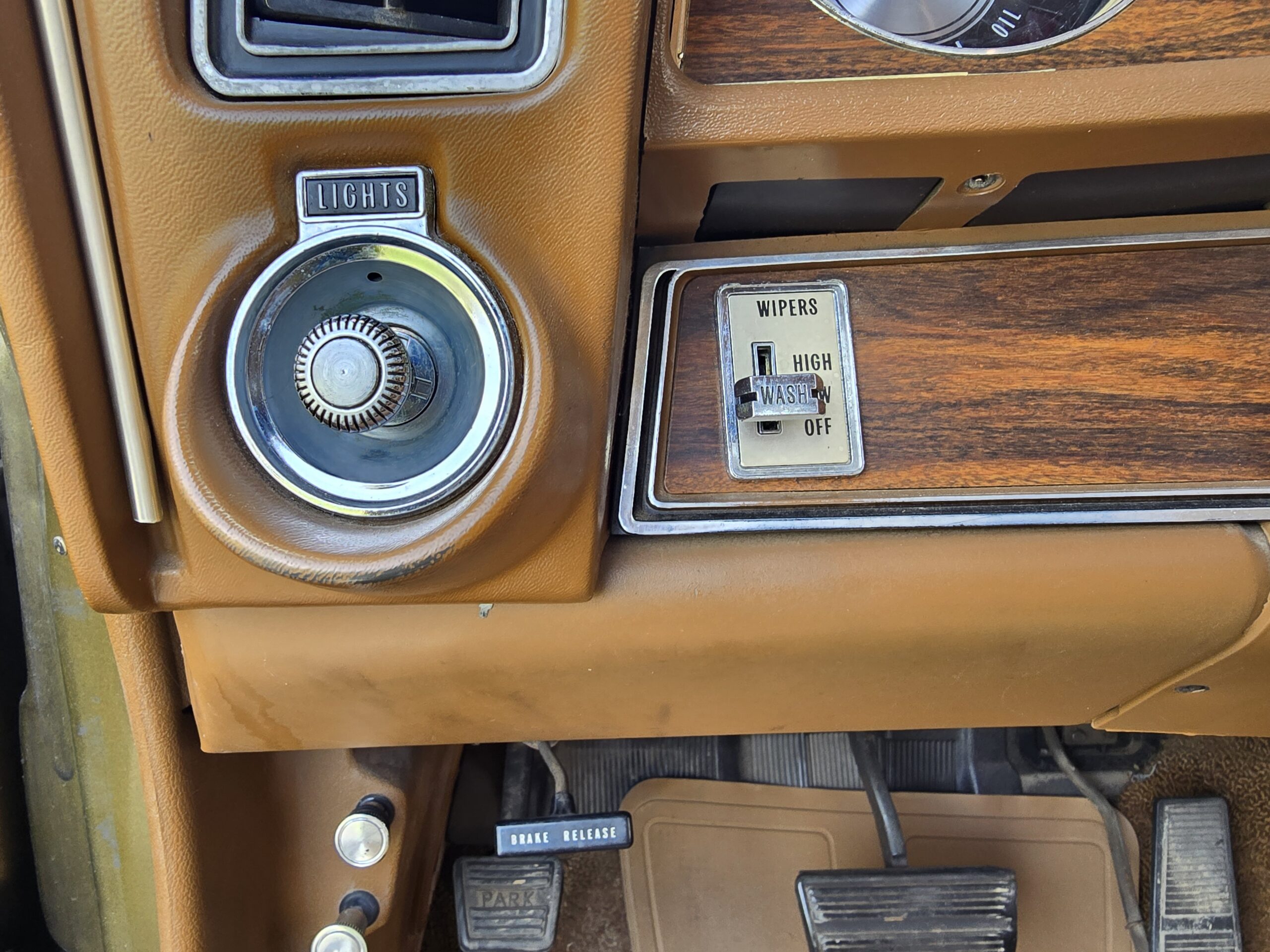 
								1972 Oldsmobile Cutlass Supreme full									