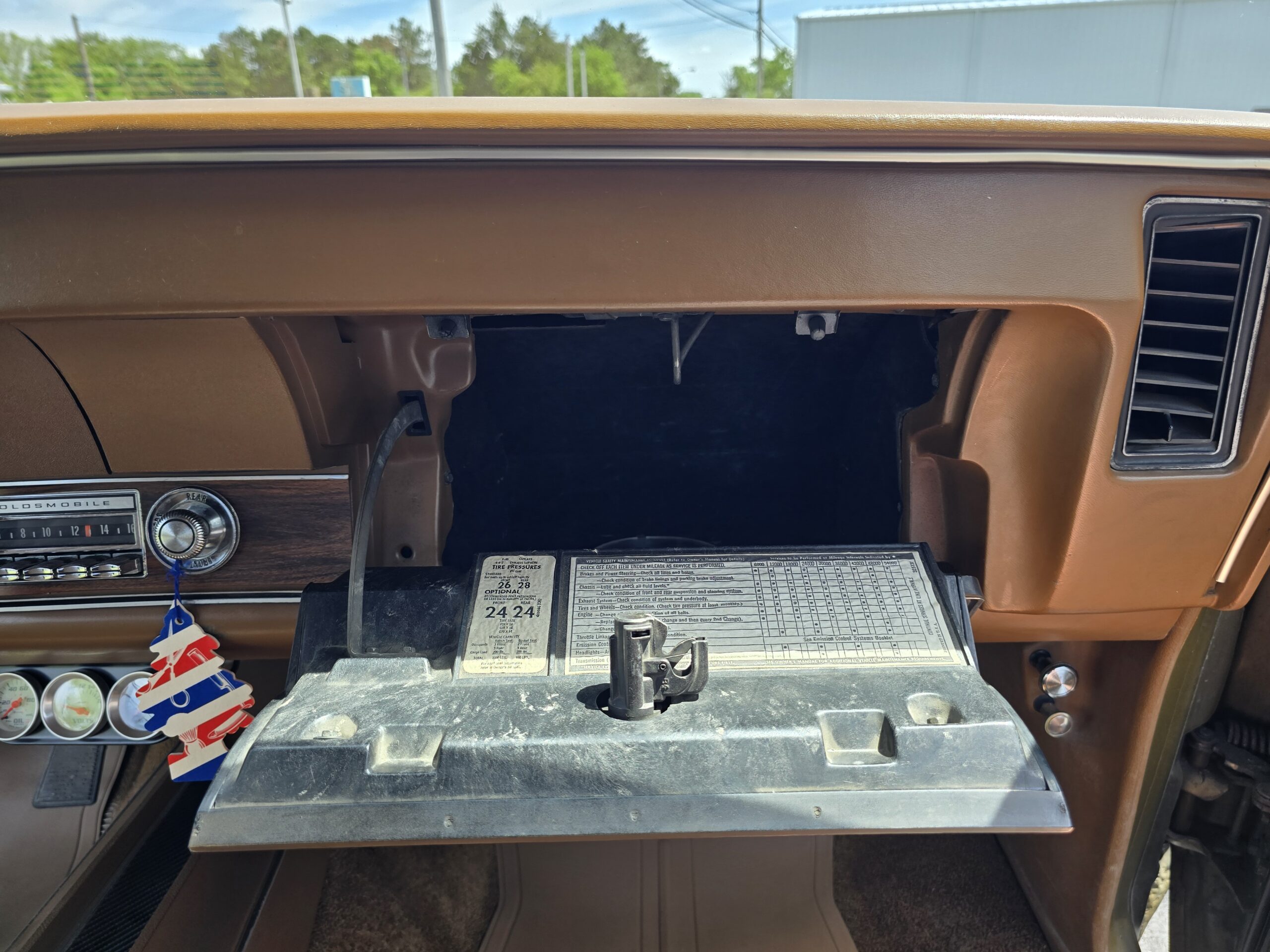 
								1972 Oldsmobile Cutlass Supreme full									