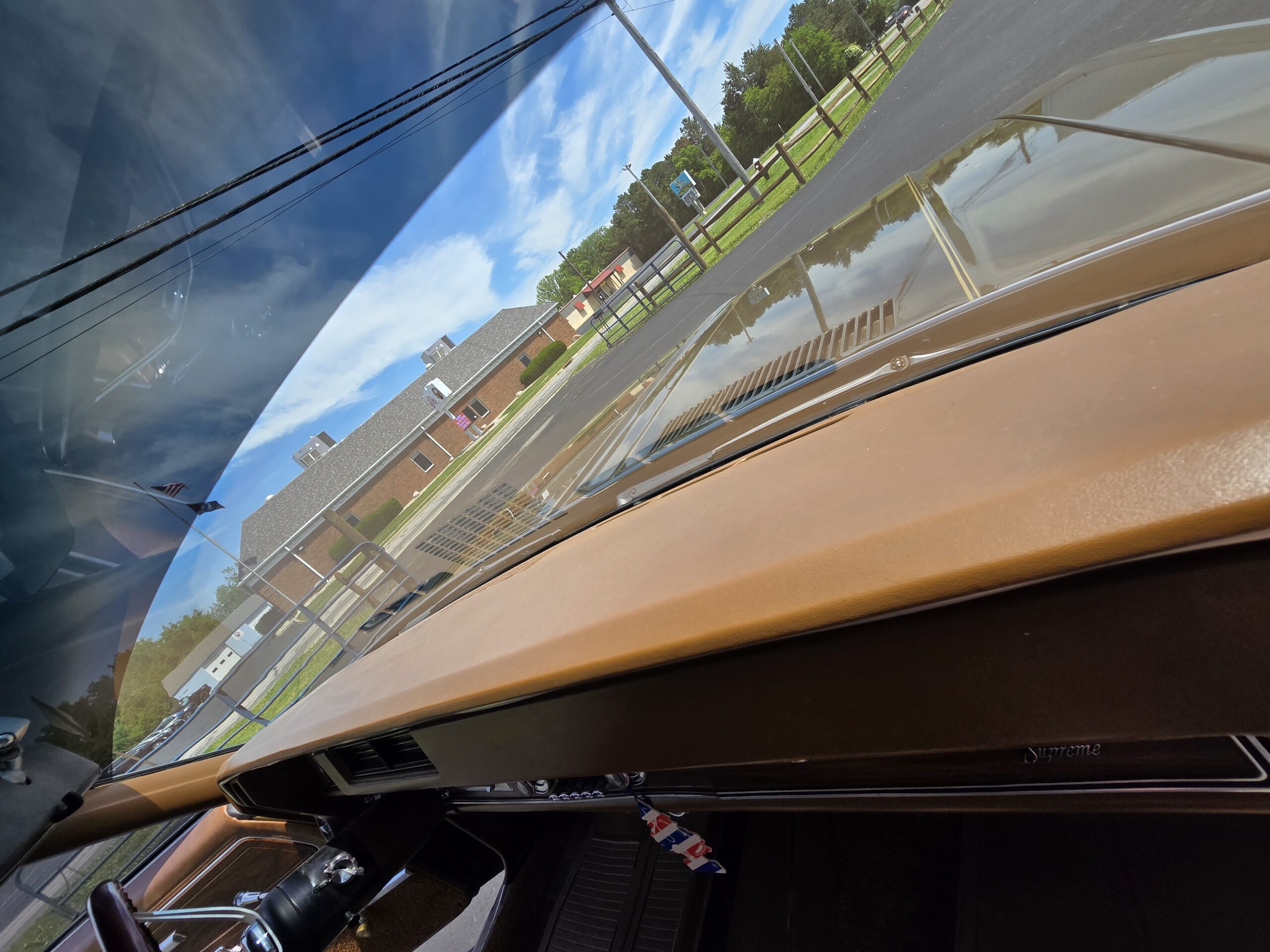 
								1972 Oldsmobile Cutlass Supreme full									