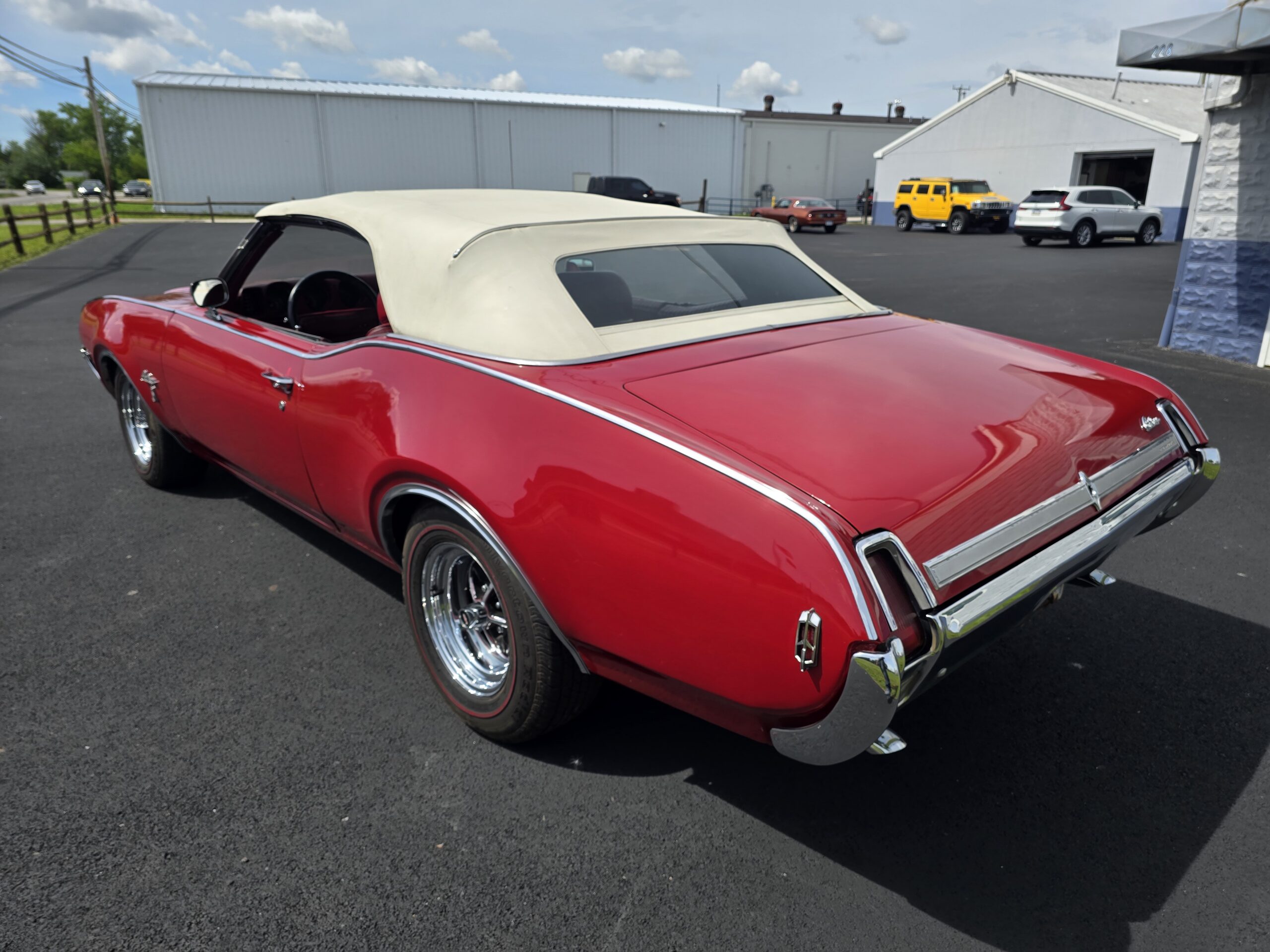 
								1969 Oldsmobile Cutlass S Convertible full									