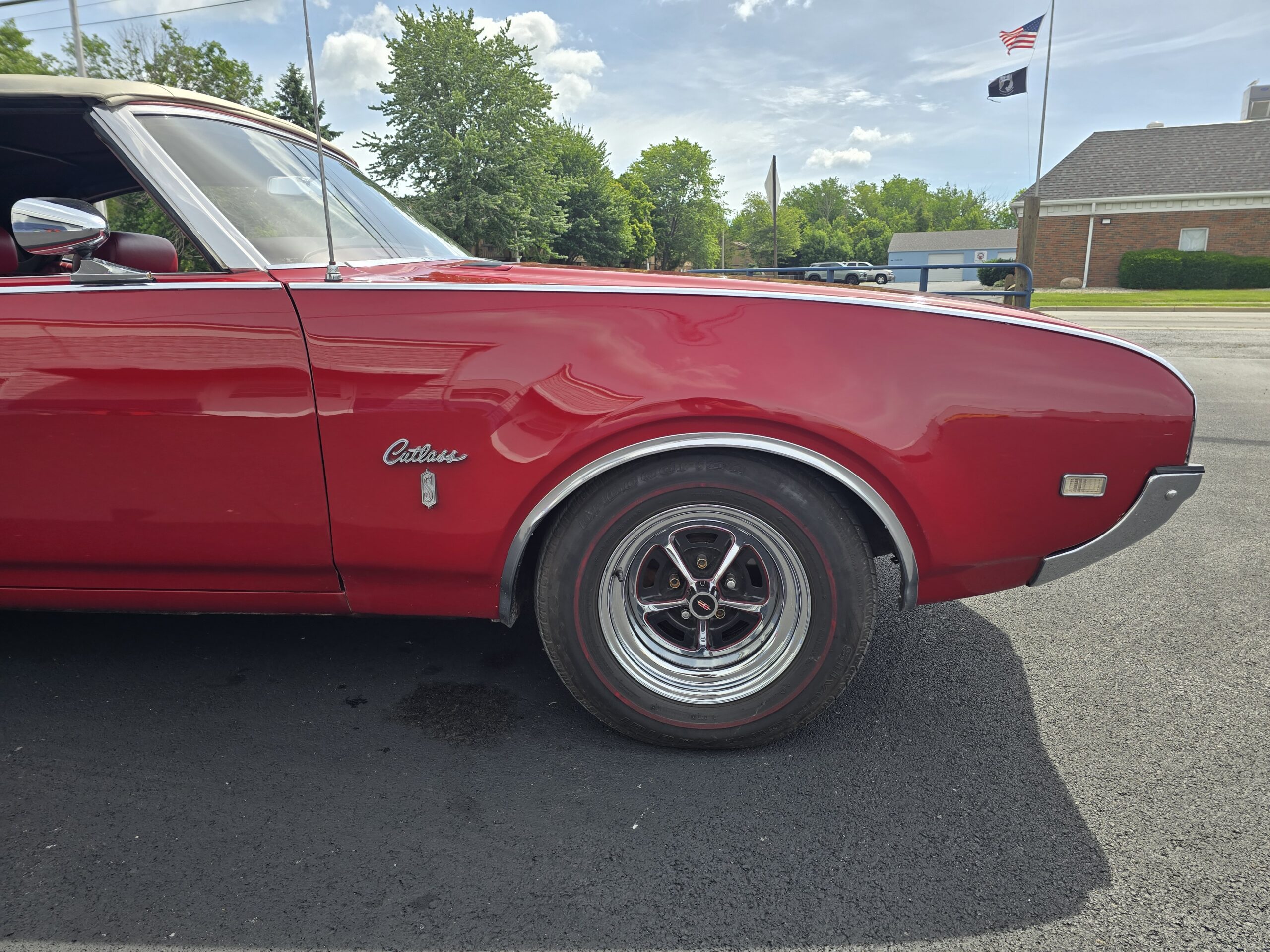 
								1969 Oldsmobile Cutlass S Convertible full									