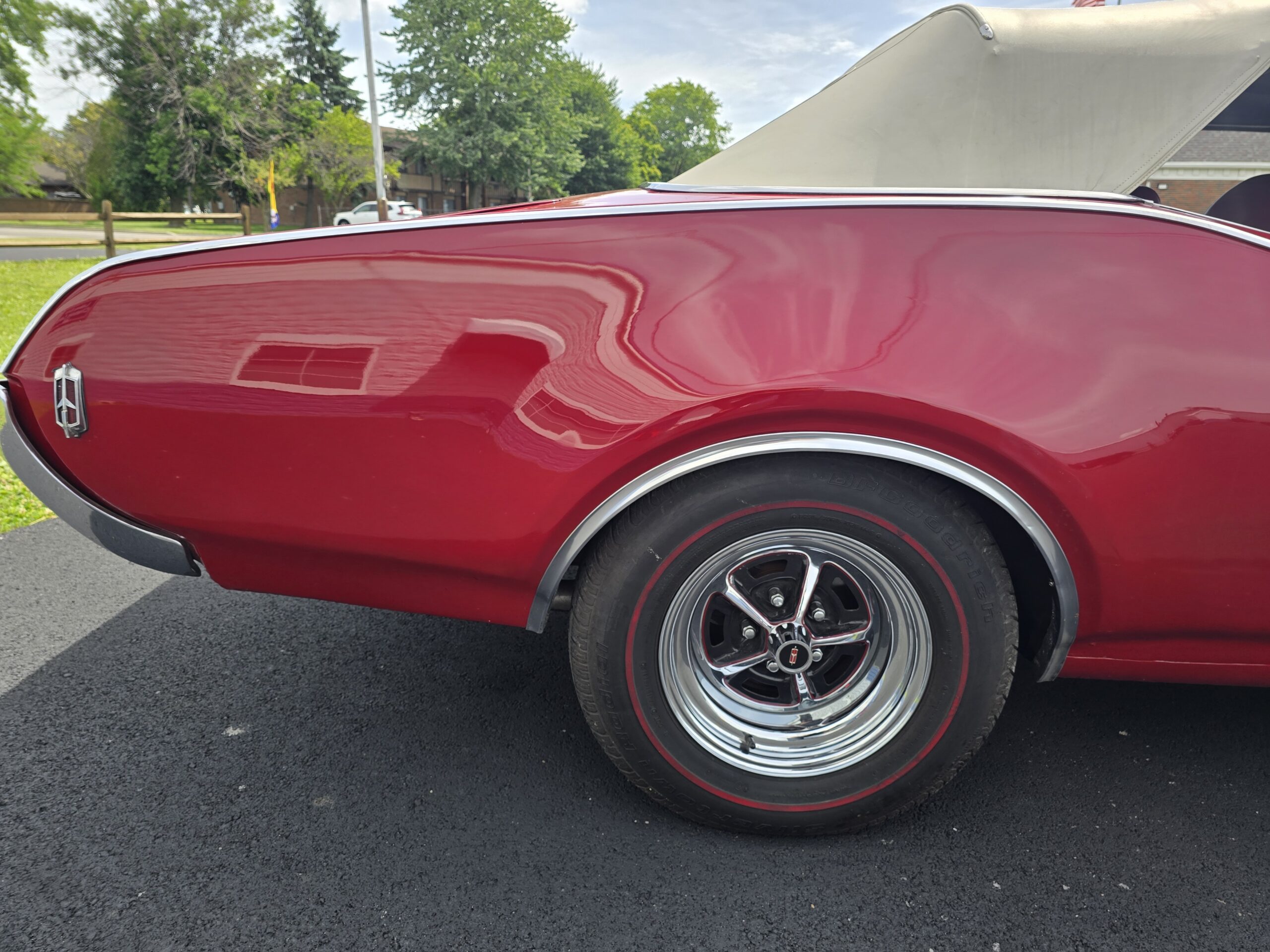 
								1969 Oldsmobile Cutlass S Convertible full									