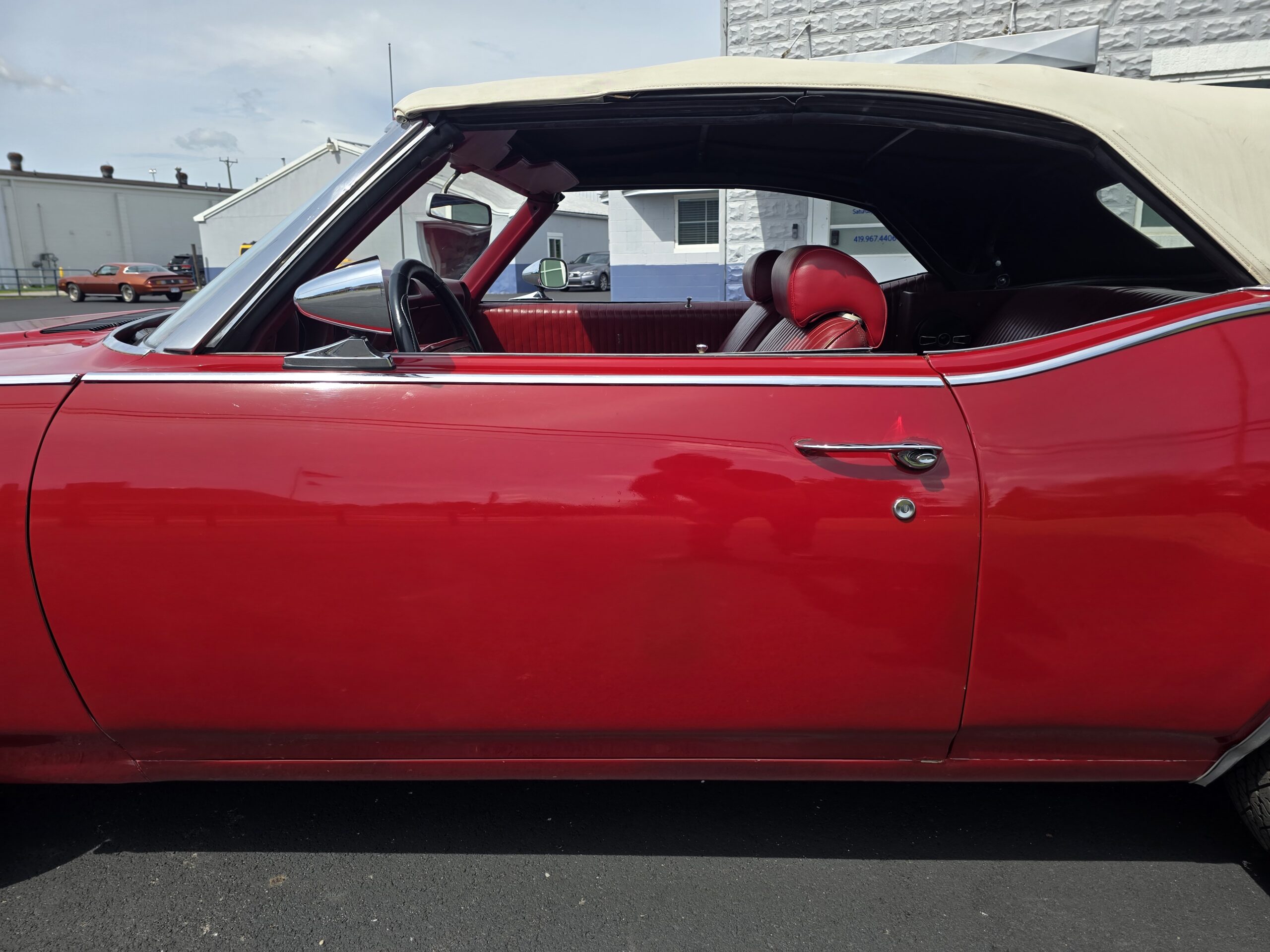 
								1969 Oldsmobile Cutlass S Convertible full									