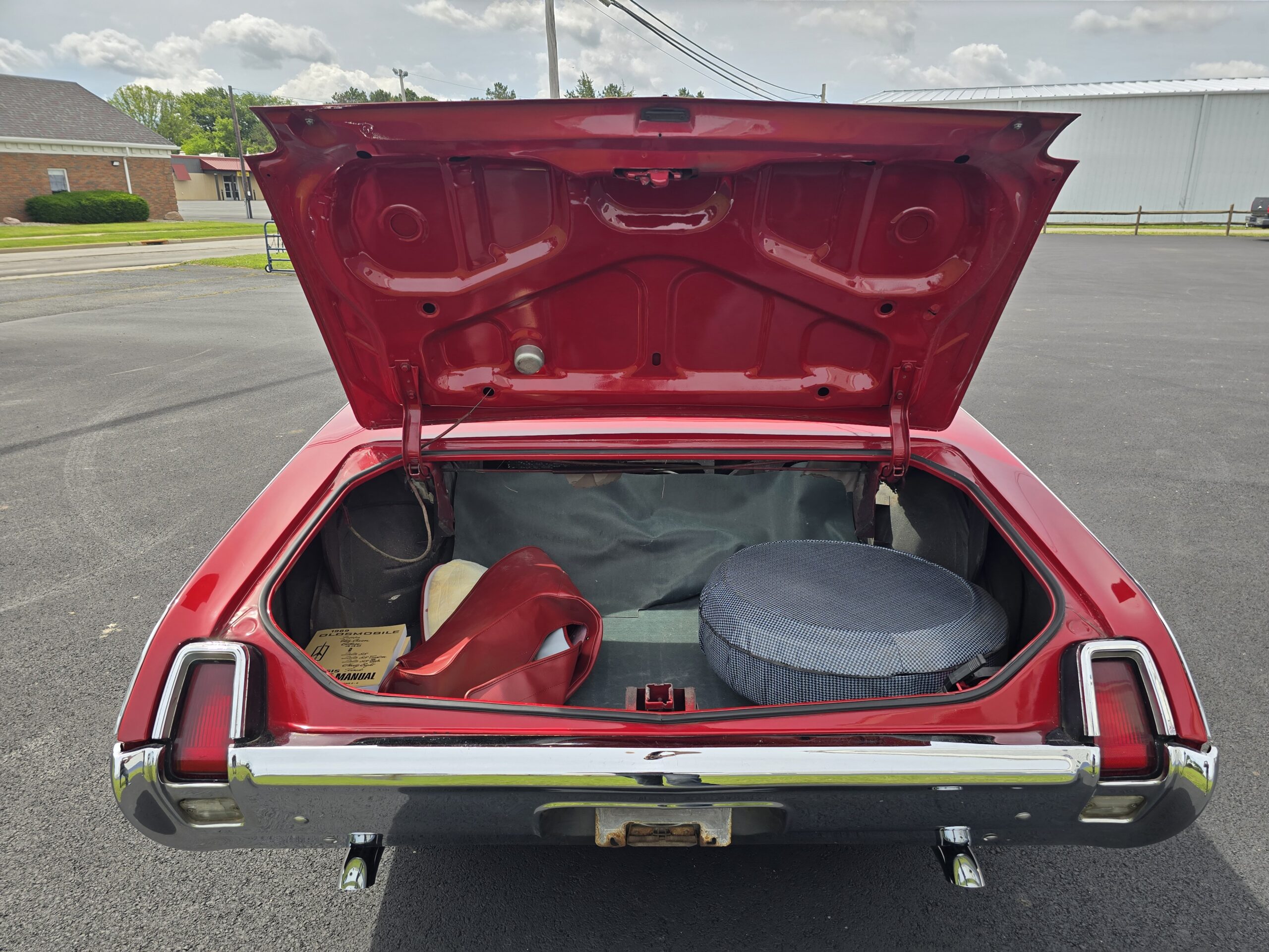 
								1969 Oldsmobile Cutlass S Convertible full									