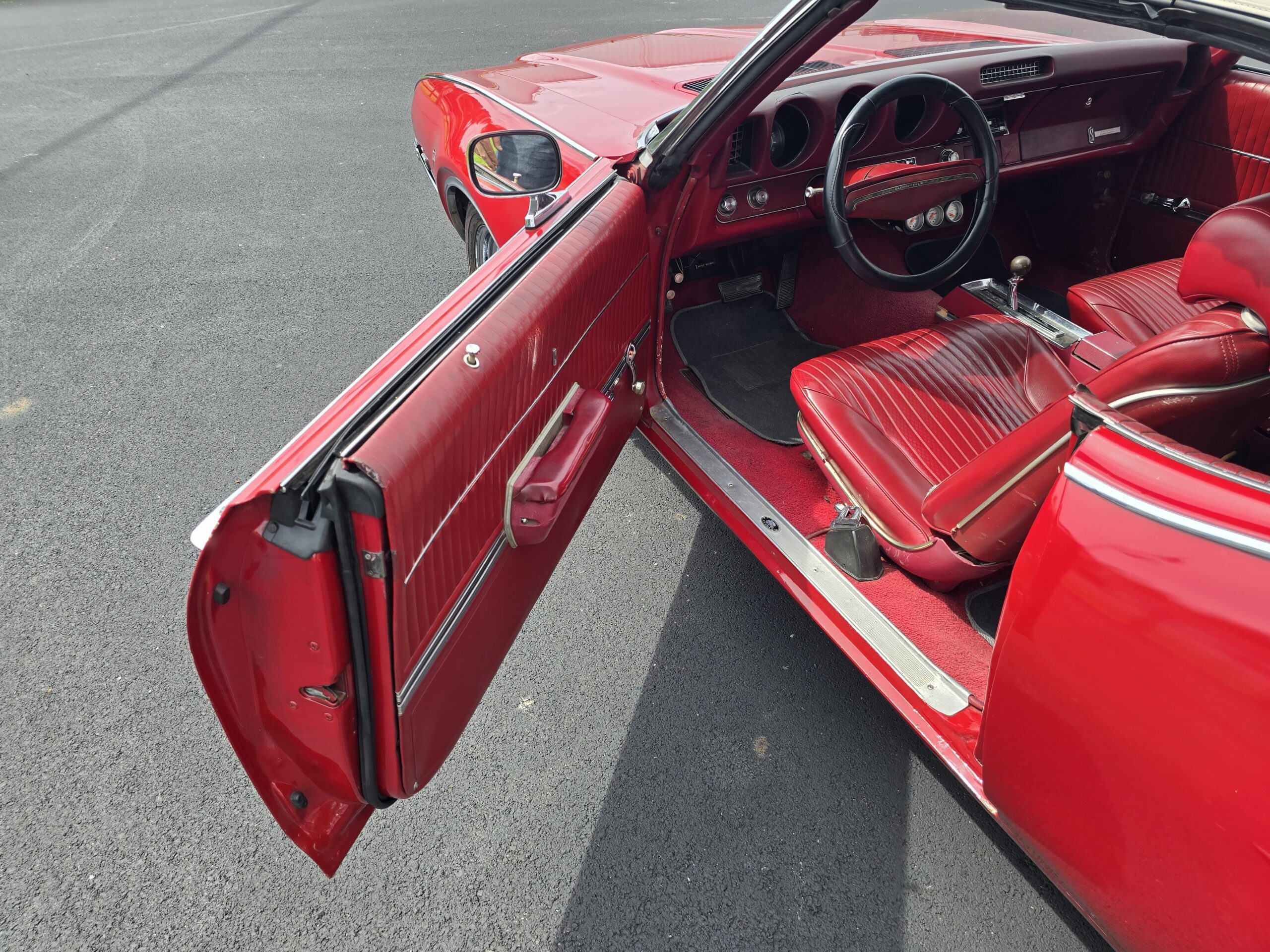 
								1969 Oldsmobile Cutlass S Convertible full									