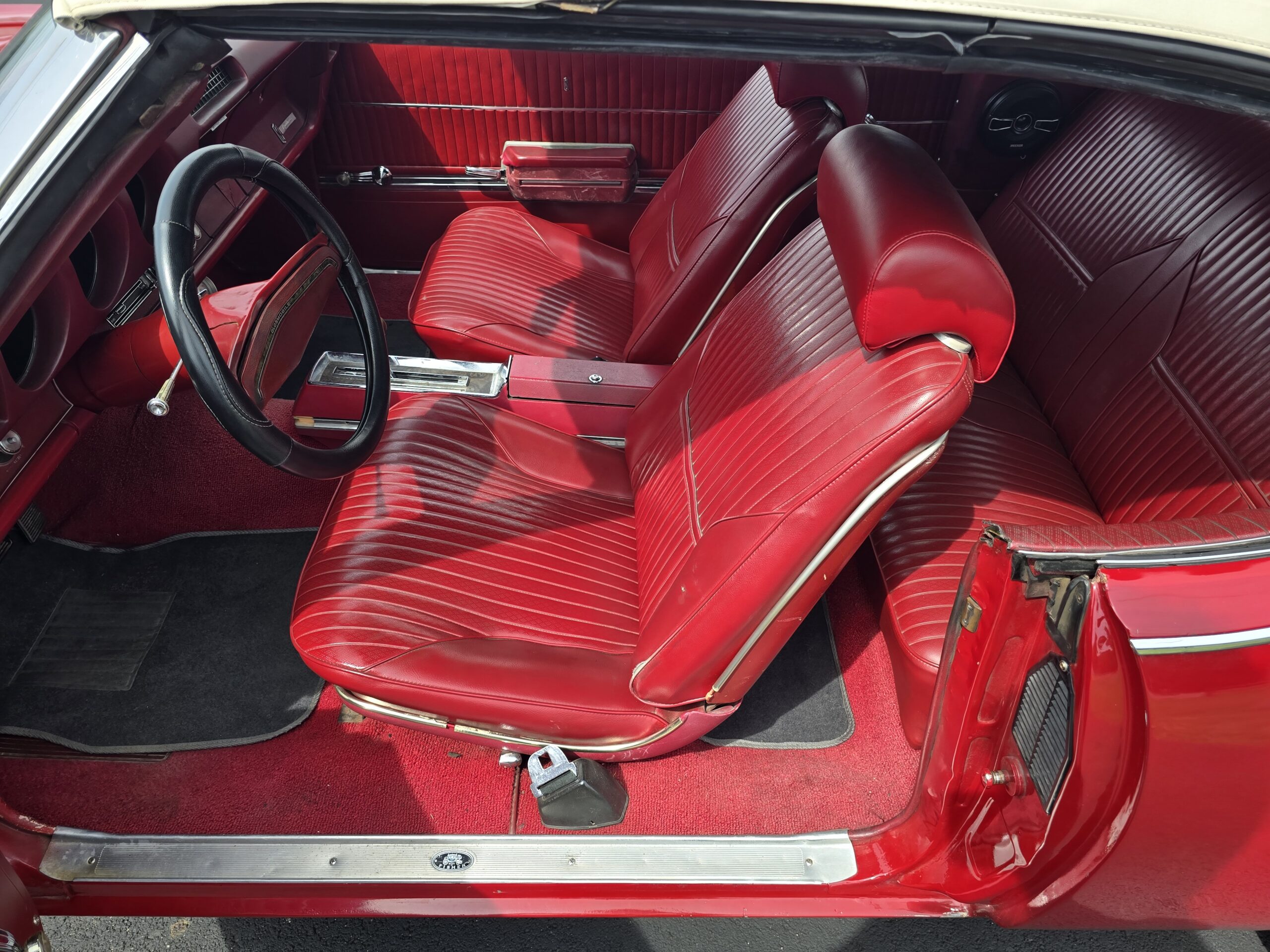 
								1969 Oldsmobile Cutlass S Convertible full									