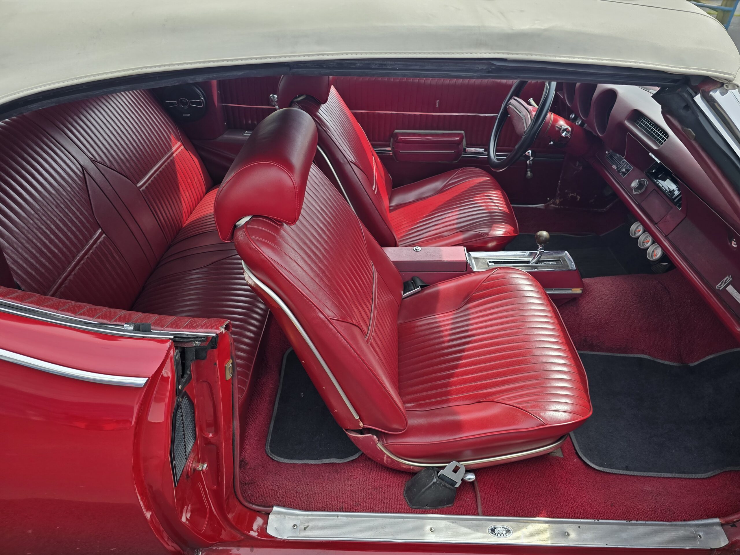 
								1969 Oldsmobile Cutlass S Convertible full									