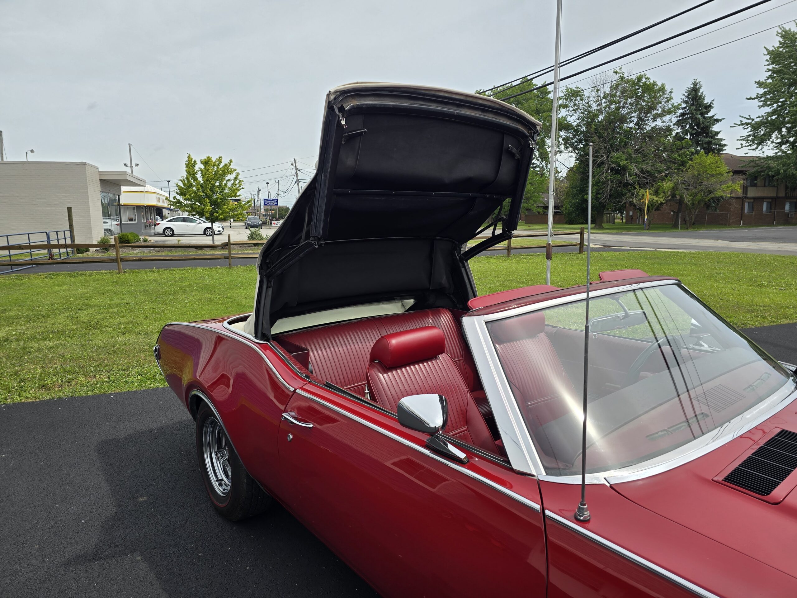 
								1969 Oldsmobile Cutlass S Convertible full									