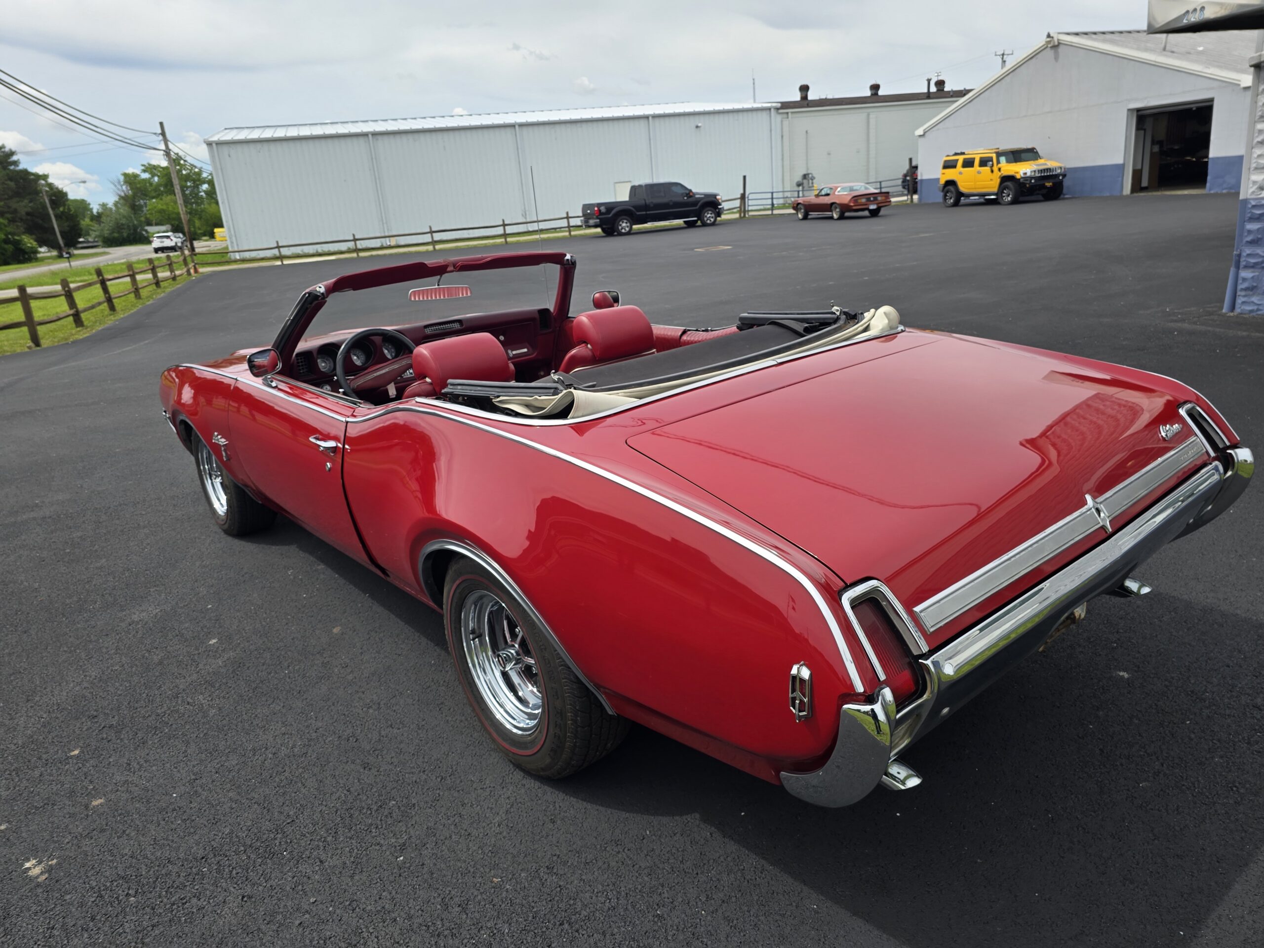 
								1969 Oldsmobile Cutlass S Convertible full									