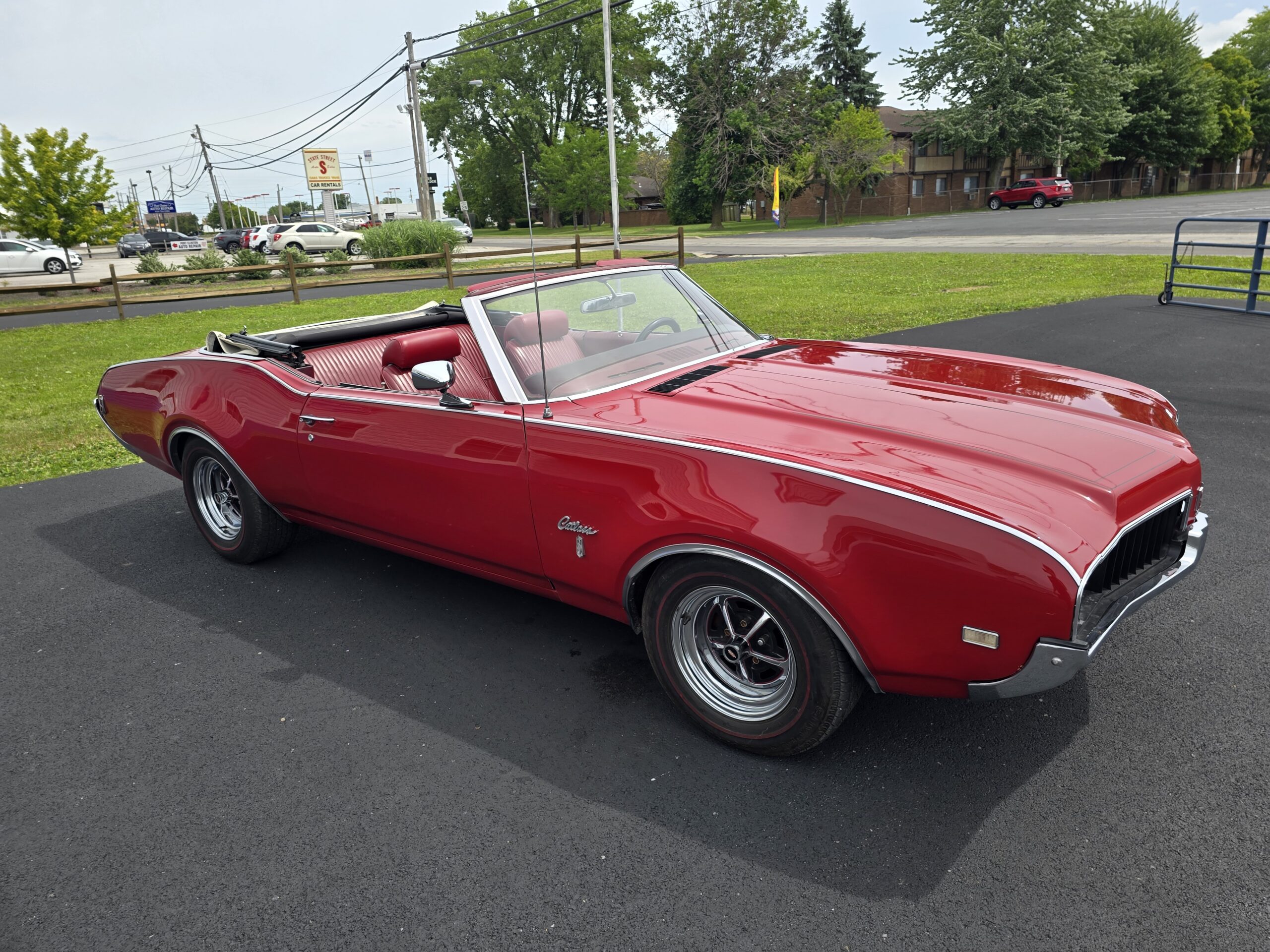 
								1969 Oldsmobile Cutlass S Convertible full									