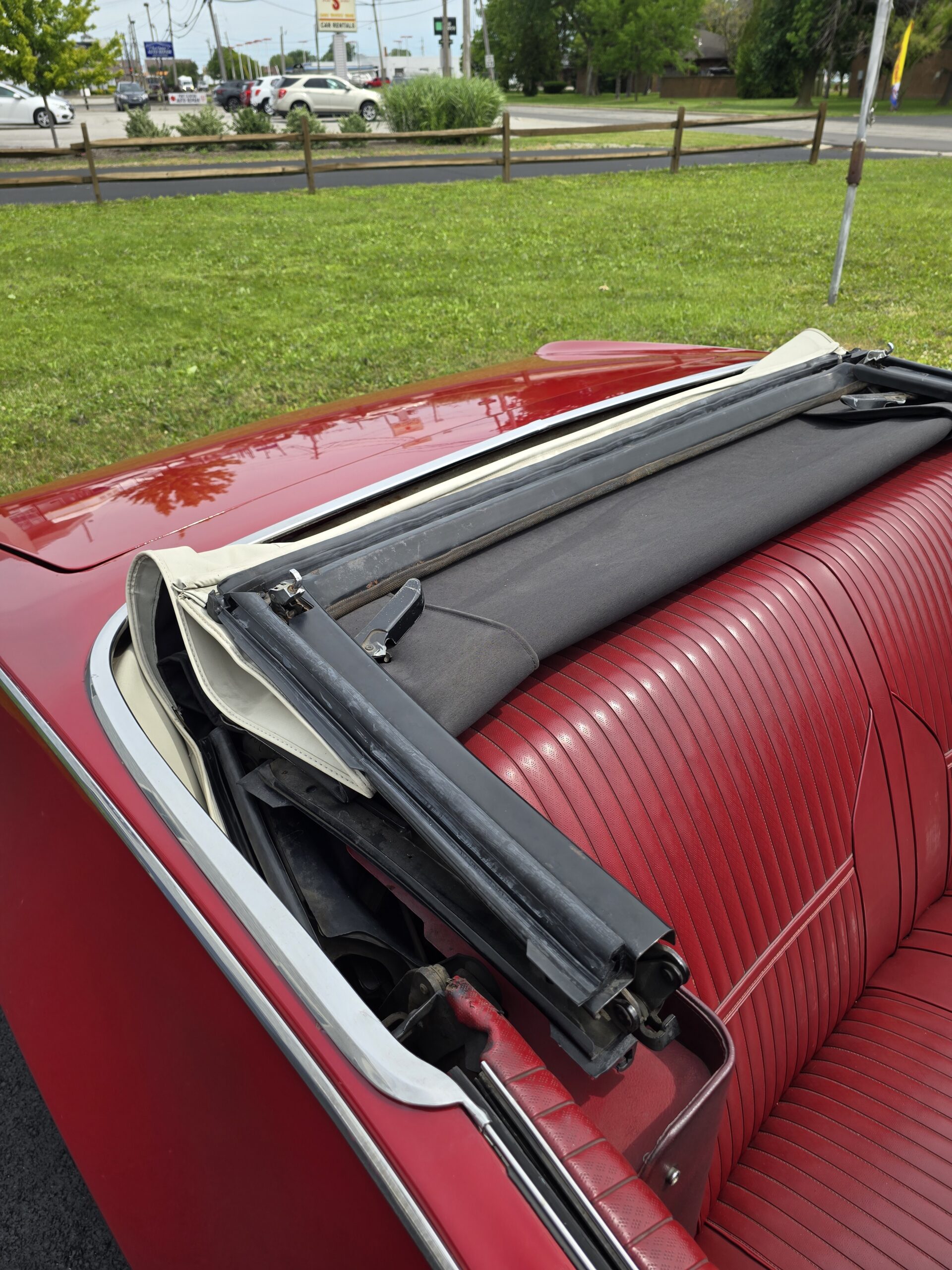 
								1969 Oldsmobile Cutlass S Convertible full									