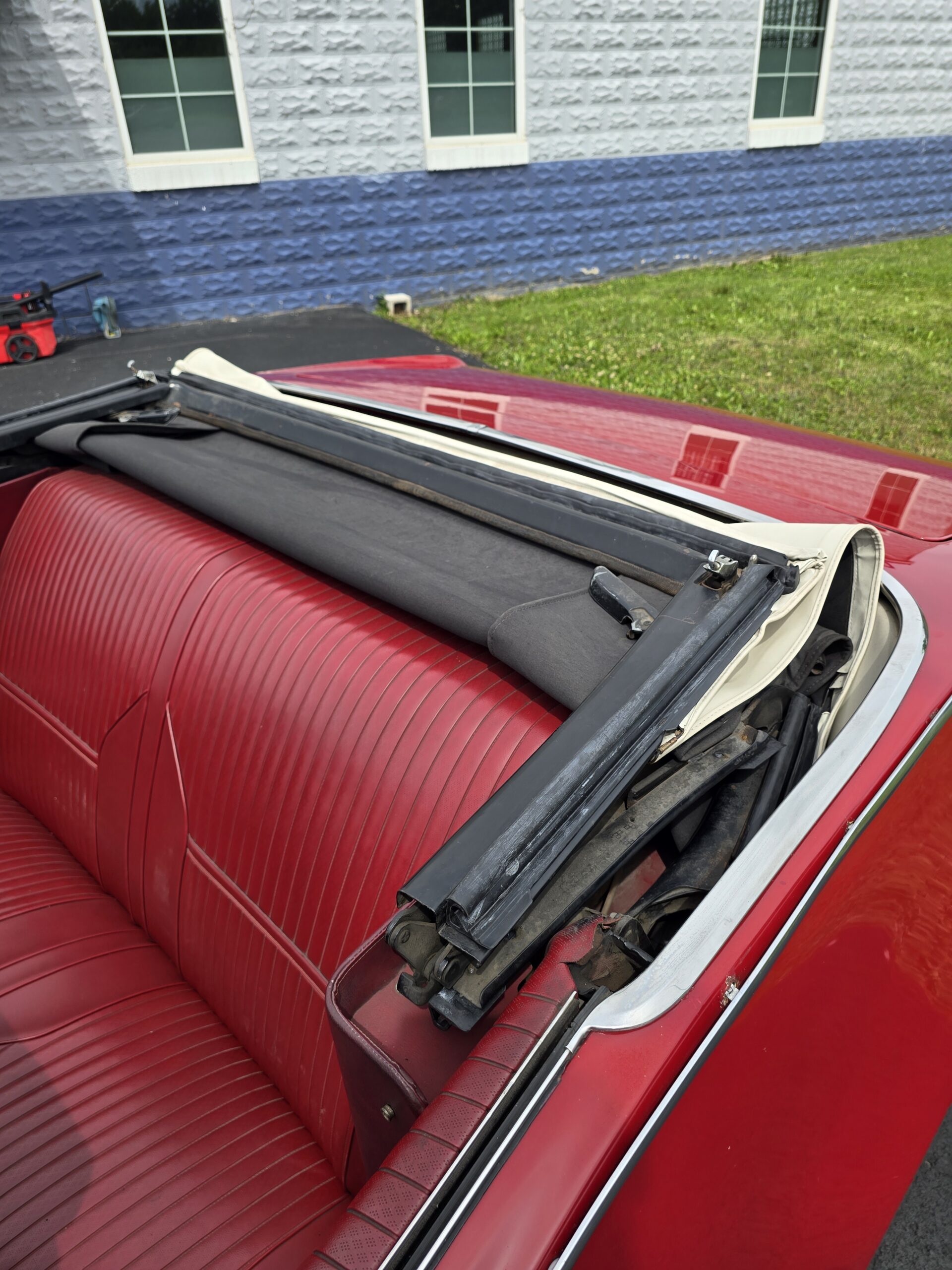 
								1969 Oldsmobile Cutlass S Convertible full									