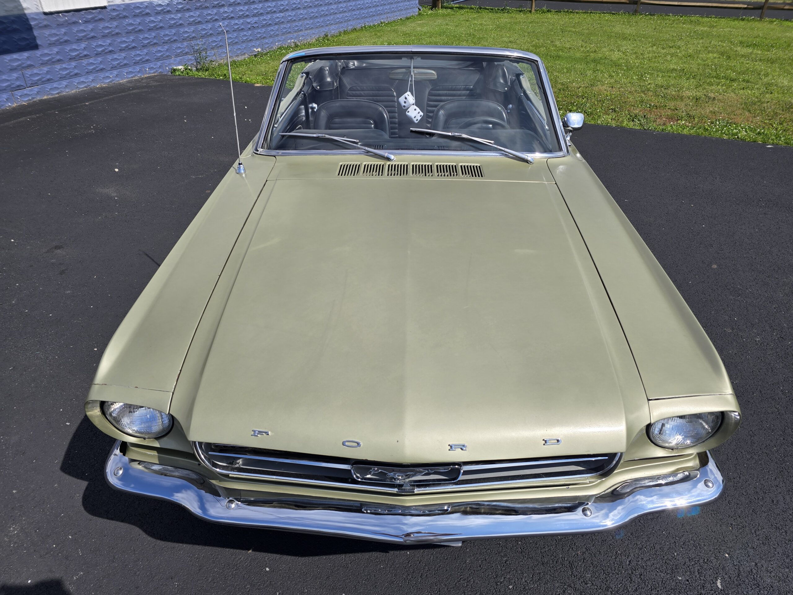 
								1965 Ford Mustang Convertible full									