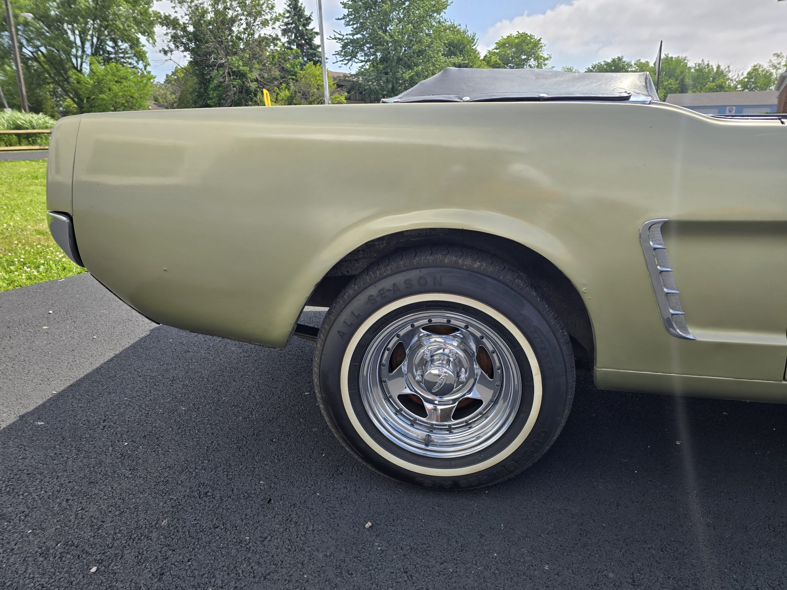 
								1965 Ford Mustang Convertible full									
