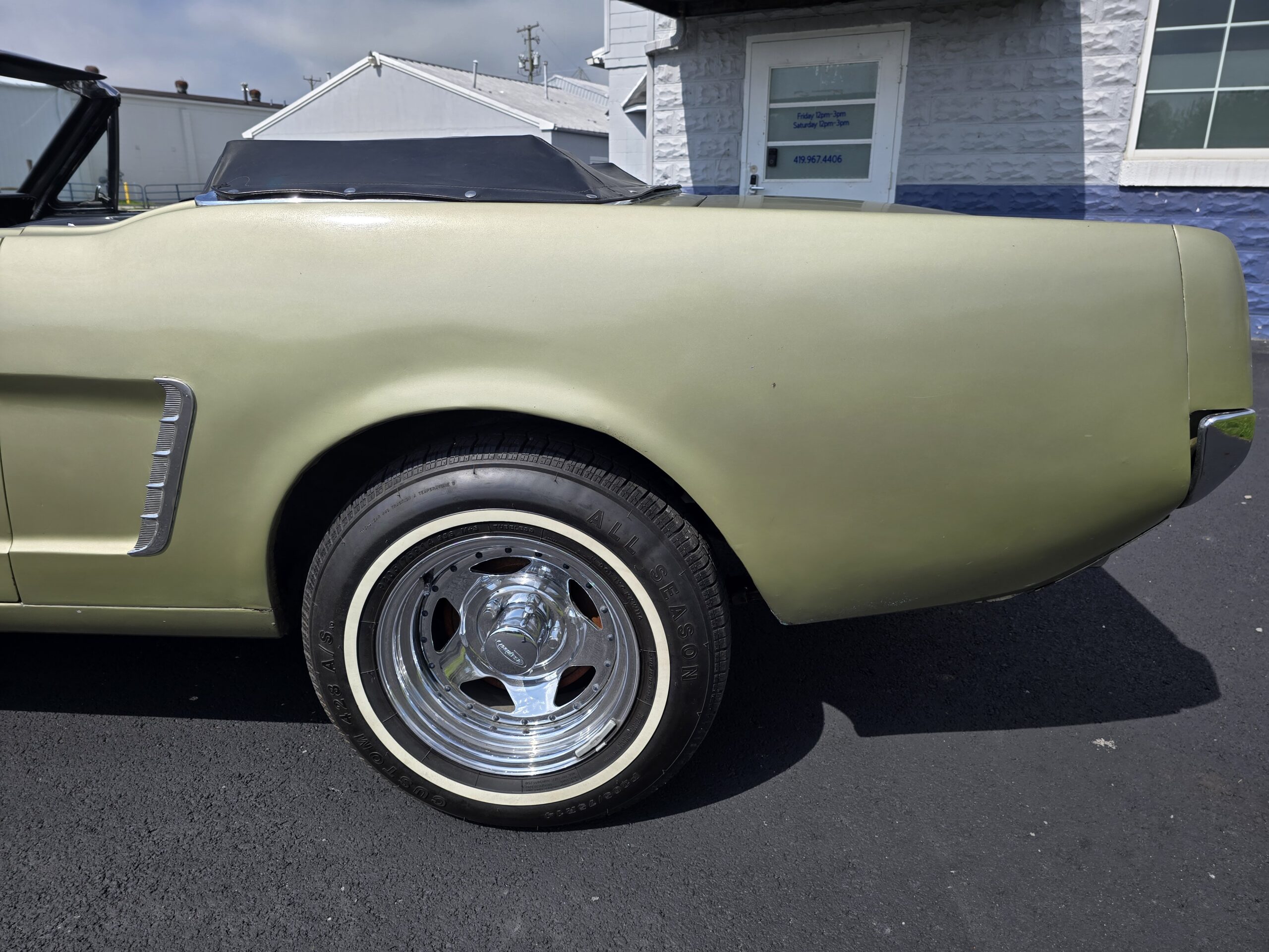 
								1965 Ford Mustang Convertible full									