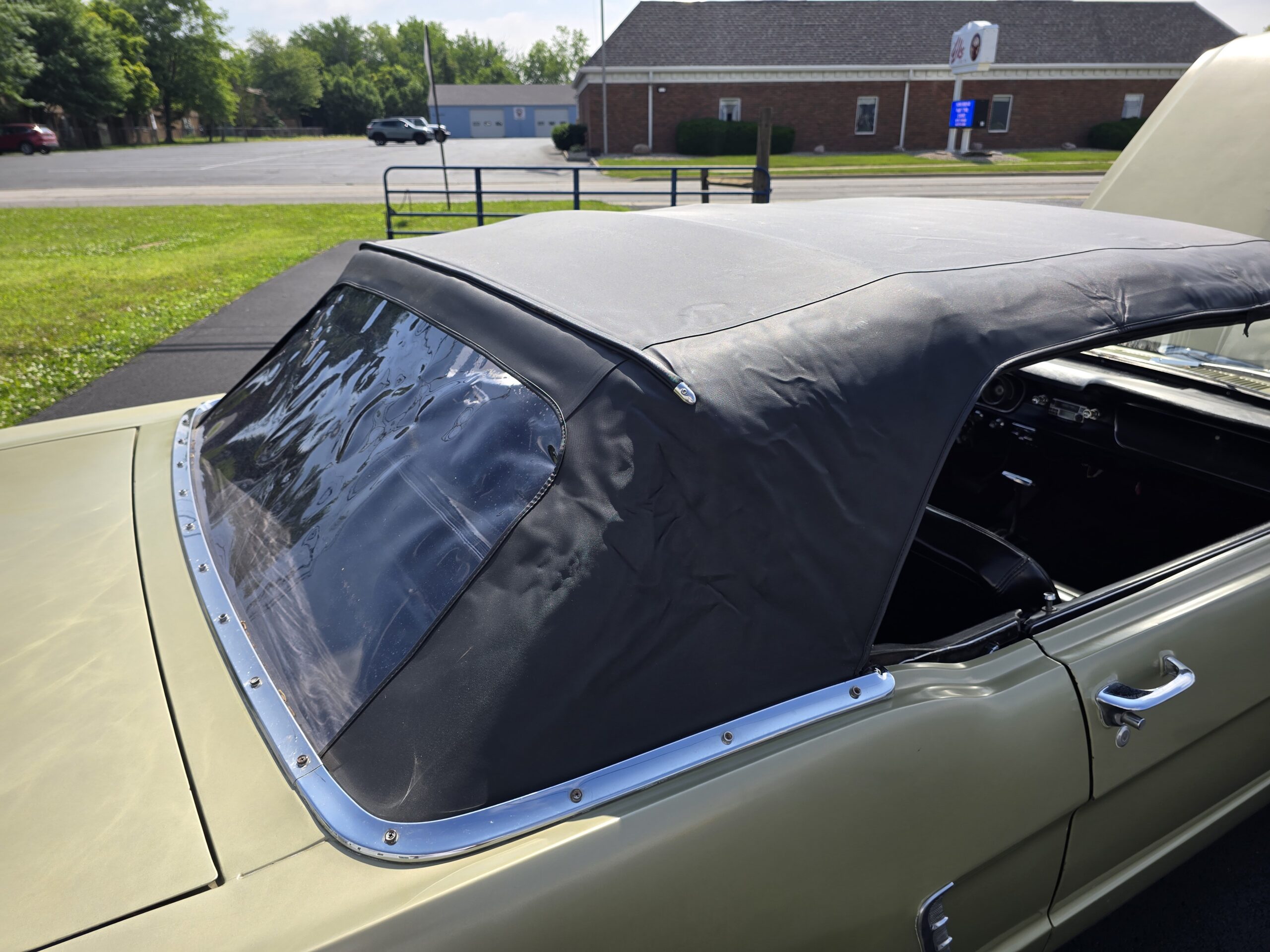 
								1965 Ford Mustang Convertible full									