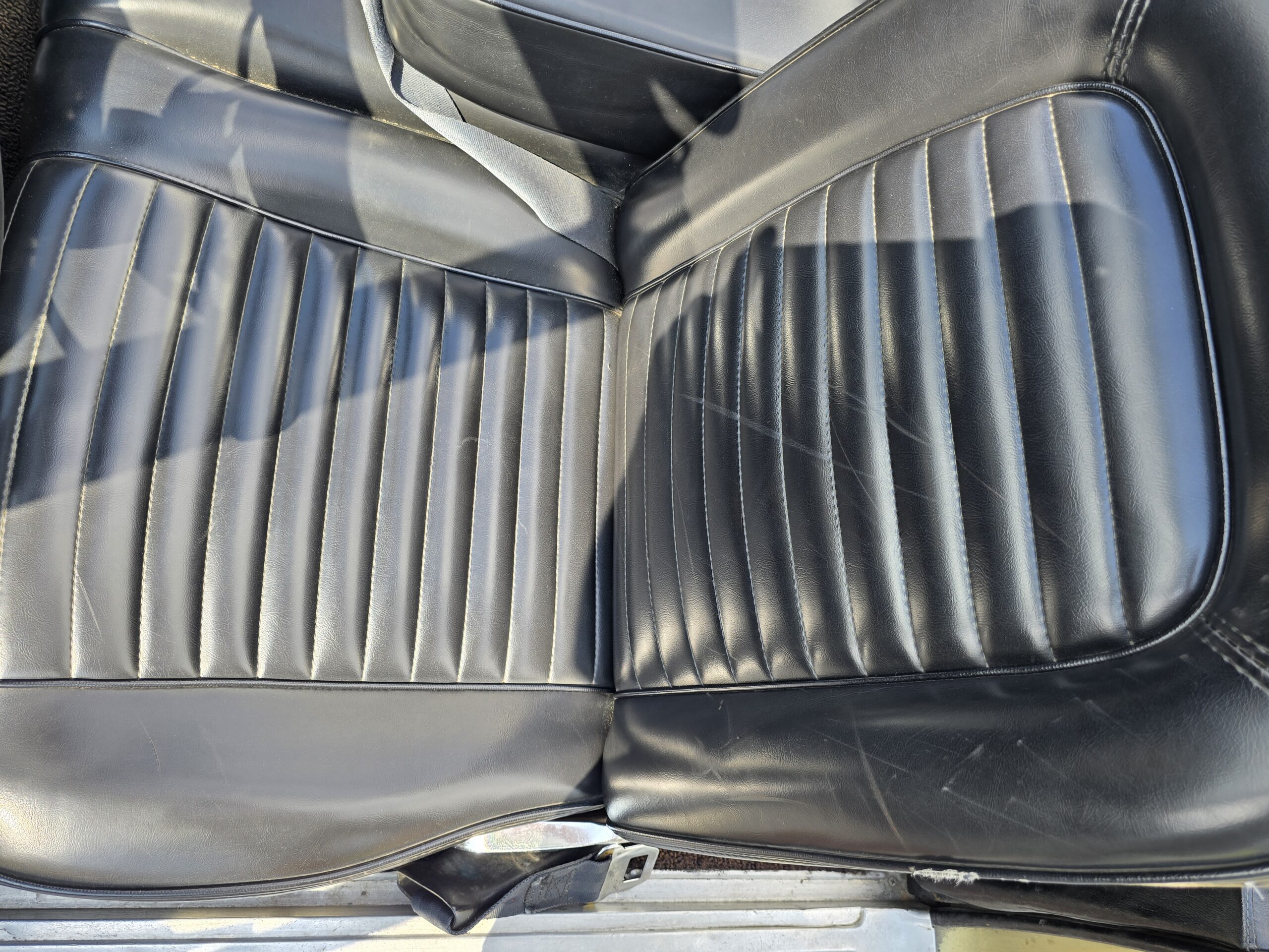
								1965 Ford Mustang Convertible full									