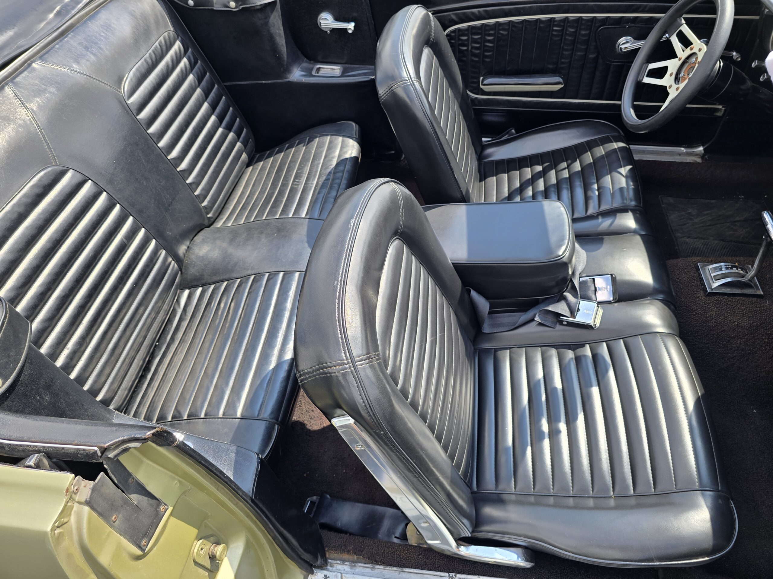 
								1965 Ford Mustang Convertible full									